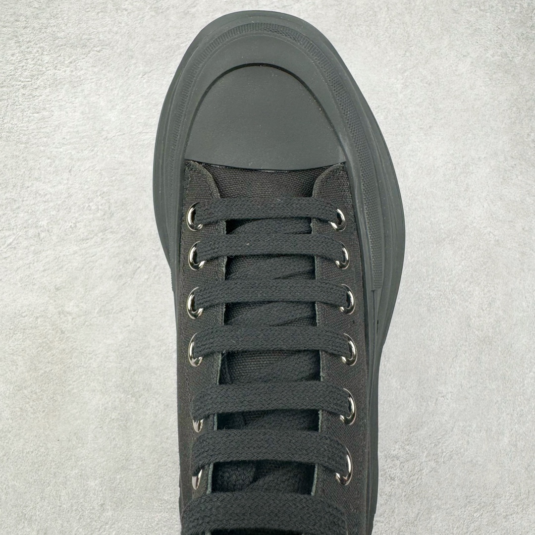 图片[4]-＃M纯原 Alexander McQueen/亚历山大麦昆松糕鞋厚底增高高帮帆布鞋 全市场最高版本 随意对比任何版本 正确版组合大底 内里全牛皮 牛皮垫脚 回弹度到位 耐磨又舒适 全套原版包装 配件齐全 官方一致 凹凸定制正品原盒包装 鞋面定制原版军用级别帆布面料 面料不拉手、过水性强、很密实 种面料高稳定型比皮料还要贵色泽温润 垫脚贴合高密度弹力乳胶鞋垫 脚感舒适弹性足 大底采用原版开模抽真空大底 质感、耐磨性更强 上脚立马增加5公分腿长 超级显腿瘦 鞋子的设计很好的拉长整个身材比例 秒变大长腿的视感 轻松驾驭各种服饰搭配 各路大咖明星频繁上脚款 一鞋难求 一定是你鞋柜必种草的一双鞋 想要大长腿的集美们必须入手 尺码：35/45-选品中心