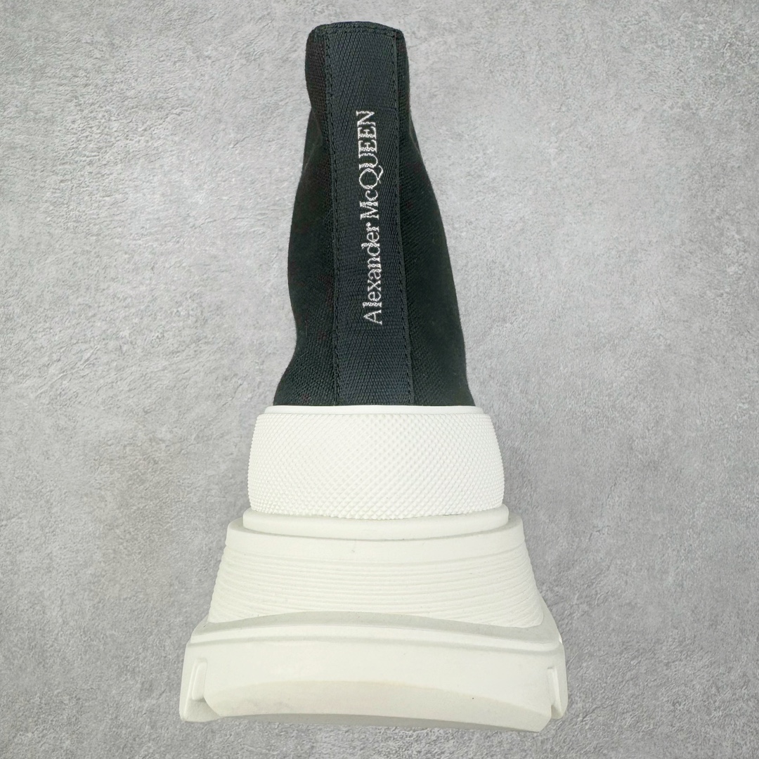 图片[8]-＃M纯原 Alexander McQueen/亚历山大麦昆松糕鞋厚底增高高帮帆布鞋 全市场最高版本 随意对比任何版本 正确版组合大底 内里全牛皮 牛皮垫脚 回弹度到位 耐磨又舒适 全套原版包装 配件齐全 官方一致 凹凸定制正品原盒包装 鞋面定制原版军用级别帆布面料 面料不拉手、过水性强、很密实 种面料高稳定型比皮料还要贵色泽温润 垫脚贴合高密度弹力乳胶鞋垫 脚感舒适弹性足 大底采用原版开模抽真空大底 质感、耐磨性更强 上脚立马增加5公分腿长 超级显腿瘦 鞋子的设计很好的拉长整个身材比例 秒变大长腿的视感 轻松驾驭各种服饰搭配 各路大咖明星频繁上脚款 一鞋难求 一定是你鞋柜必种草的一双鞋 想要大长腿的集美们必须入手 尺码：35/45-选品中心