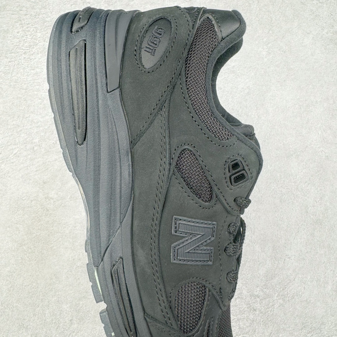 图片[6]-＃总裁 STONE ISLAND x New Balance NB991V2 第一代总统复古慢跑鞋 石头岛联名 黑色 U991SK2 正确3M反光细节 原楦原纸版开发 正确6层组合底模精密开发 后跟透明TPU水晶装饰条稳固 沿用了引以为傲的跑鞋手工技艺 采用猪皮绒面并包裹局部透气网面的鞋身设计 菱网鞋舌上刻有New Balance USA 鞋面依旧身着经典的大热之灰 彰显了其高端的品质身份 尺码：36 37 37.5 38 38.5 39 40 40.5 41.5 42 42.5 43 44 45 46.5-选品中心