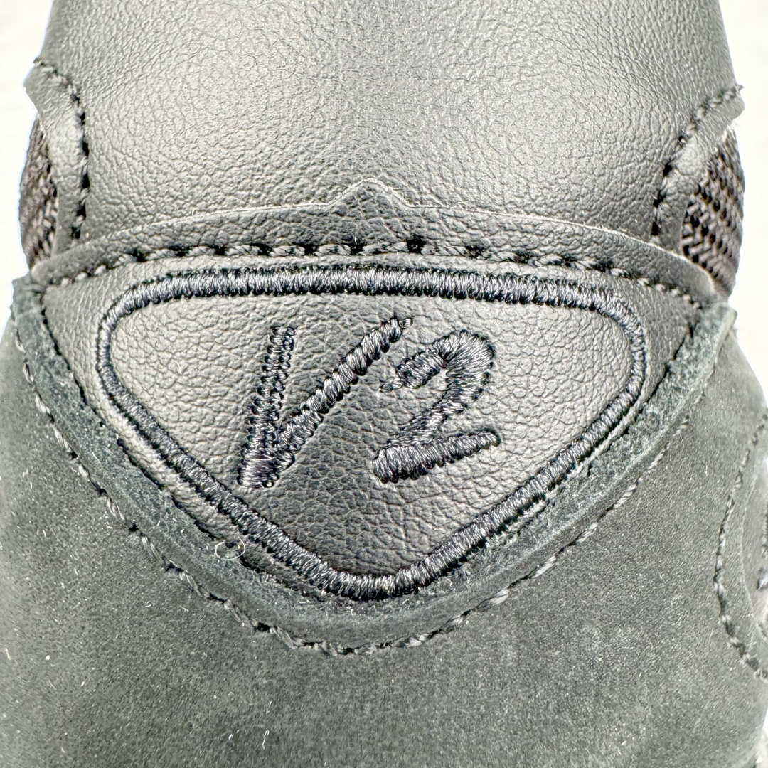 图片[15]-＃总裁 STONE ISLAND x New Balance NB991V2 第一代总统复古慢跑鞋 石头岛联名 黑色 U991SK2 正确3M反光细节 原楦原纸版开发 正确6层组合底模精密开发 后跟透明TPU水晶装饰条稳固 沿用了引以为傲的跑鞋手工技艺 采用猪皮绒面并包裹局部透气网面的鞋身设计 菱网鞋舌上刻有New Balance USA 鞋面依旧身着经典的大热之灰 彰显了其高端的品质身份 尺码：36 37 37.5 38 38.5 39 40 40.5 41.5 42 42.5 43 44 45 46.5-选品中心