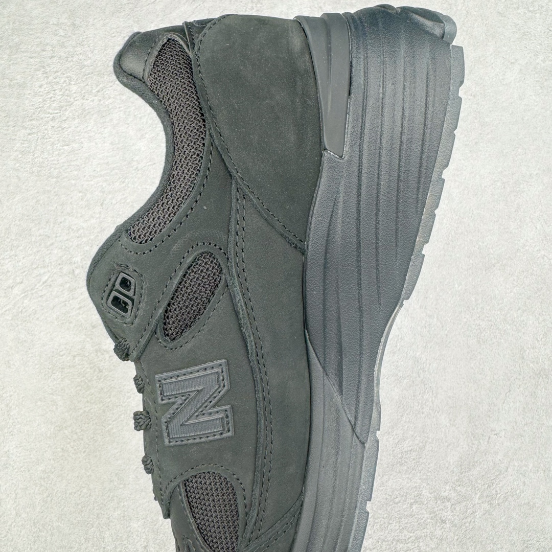 图片[7]-＃总裁 STONE ISLAND x New Balance NB991V2 第一代总统复古慢跑鞋 石头岛联名 黑色 U991SK2 正确3M反光细节 原楦原纸版开发 正确6层组合底模精密开发 后跟透明TPU水晶装饰条稳固 沿用了引以为傲的跑鞋手工技艺 采用猪皮绒面并包裹局部透气网面的鞋身设计 菱网鞋舌上刻有New Balance USA 鞋面依旧身着经典的大热之灰 彰显了其高端的品质身份 尺码：36 37 37.5 38 38.5 39 40 40.5 41.5 42 42.5 43 44 45 46.5-选品中心