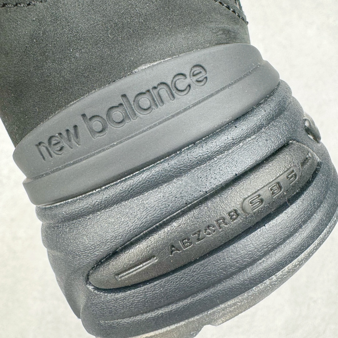 图片[16]-＃总裁 STONE ISLAND x New Balance NB991V2 第一代总统复古慢跑鞋 石头岛联名 黑色 U991SK2 正确3M反光细节 原楦原纸版开发 正确6层组合底模精密开发 后跟透明TPU水晶装饰条稳固 沿用了引以为傲的跑鞋手工技艺 采用猪皮绒面并包裹局部透气网面的鞋身设计 菱网鞋舌上刻有New Balance USA 鞋面依旧身着经典的大热之灰 彰显了其高端的品质身份 尺码：36 37 37.5 38 38.5 39 40 40.5 41.5 42 42.5 43 44 45 46.5-选品中心