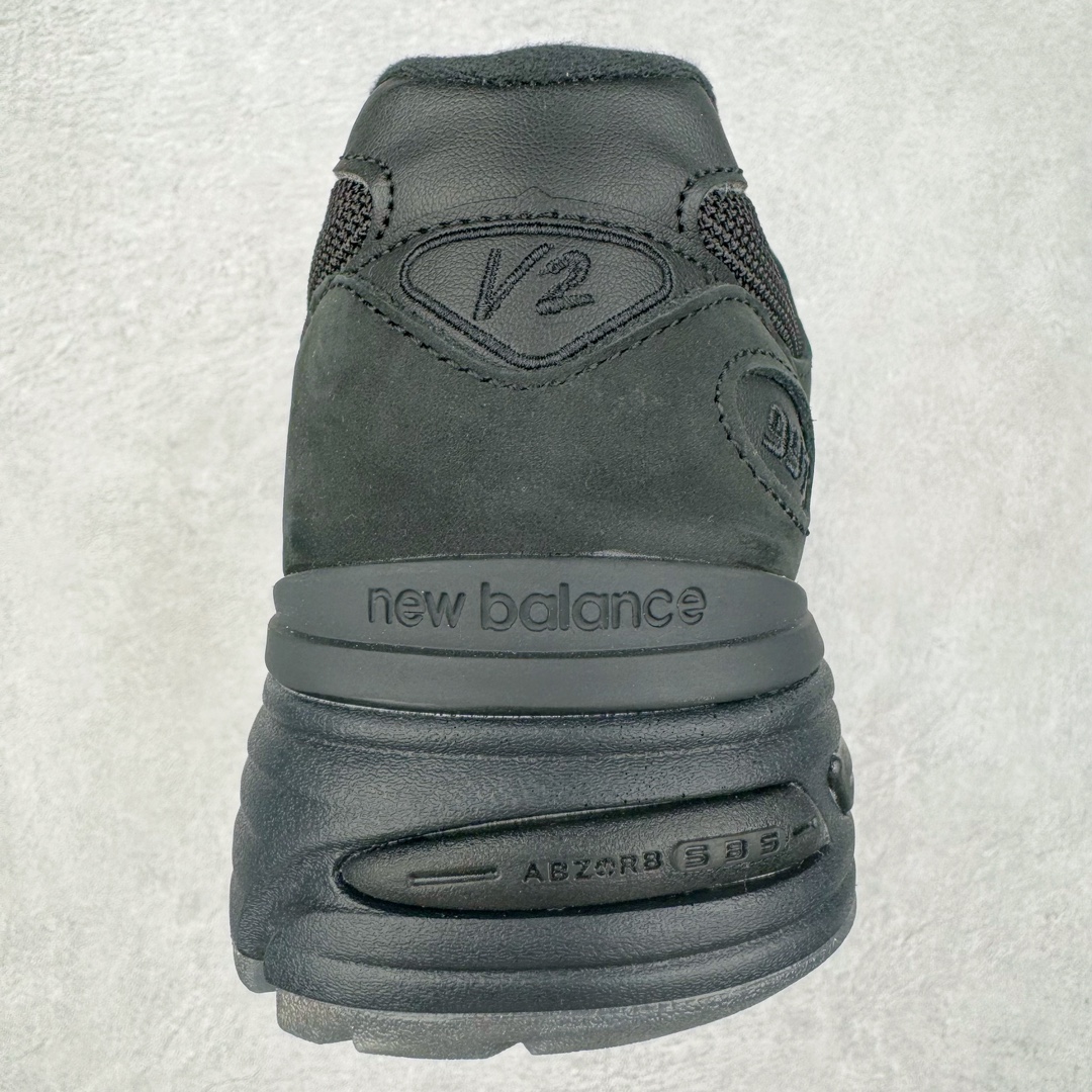 图片[8]-＃总裁 STONE ISLAND x New Balance NB991V2 第一代总统复古慢跑鞋 石头岛联名 黑色 U991SK2 正确3M反光细节 原楦原纸版开发 正确6层组合底模精密开发 后跟透明TPU水晶装饰条稳固 沿用了引以为傲的跑鞋手工技艺 采用猪皮绒面并包裹局部透气网面的鞋身设计 菱网鞋舌上刻有New Balance USA 鞋面依旧身着经典的大热之灰 彰显了其高端的品质身份 尺码：36 37 37.5 38 38.5 39 40 40.5 41.5 42 42.5 43 44 45 46.5-选品中心