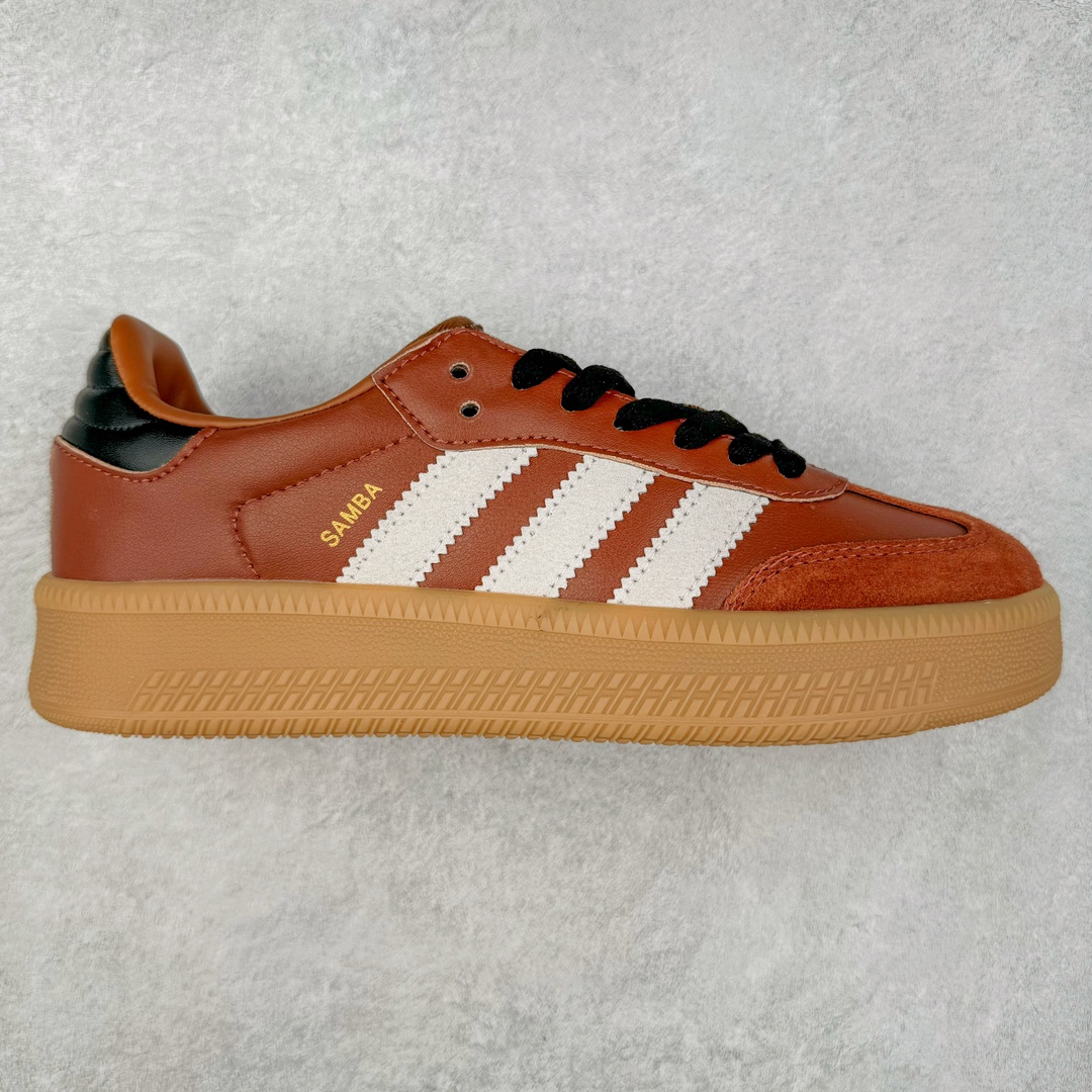 AD Samba XLG 桑巴舞加大厚底版系列德训风百搭松糕休闲运动板鞋生胶底 JP5889 自Originals Samba成功借势Blokecore风潮一跃成为街头巷尾的焦点鞋款后,不论是围绕Samba本身打造的各式「变种版本」,还是以Samba为蓝本打造联名鞋款,都成为了时尚潮流人士日常穿搭首选。Samba XLG是adidas Originals不断扩展XLG系列的一部分,旨在与年轻文化相契合,迎合那些希望通过个性时尚表达自我而不愿牺牲舒适度的年轻群体。街头时尚领域的Gen Z特别偏爱宽松的穿着风格。Samba XLG针对这一点做了创新。它在延续Samba OG经典设计的基础上,迎合年轻群体的穿着习惯,重塑为宽大的鞋身比例轮廓以及加厚中底,让消费者轻松展示自己独特的风格。全新的Samba XLG系列不仅迎合了当下年轻群体的穿搭习惯,加宽了鞋身比例以及将中底进一步增厚,在视觉比例上更加饱满,同时还保留了经典Samba的细节,这样一来,鞋迷朋友在穿搭上不仅能更加个性化,而且还能延续一定的复古感受。尺码：36 36⅔ 37⅓ 38 38⅔ 39⅓ 40 40⅔ 41⅓ 42 42⅔ 43⅓ 44 45-选品中心