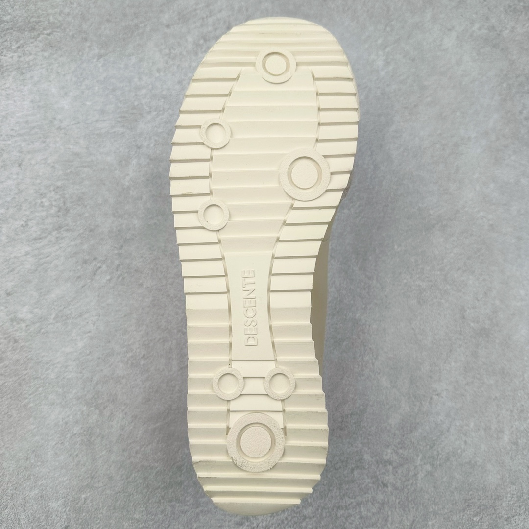 图片[9]-DESCENTE CHRON LTR 迪桑特皮面系带舒适百搭防滑耐磨低帮生活休闲鞋 原楦原纸版开发版型 鞋底设计有特殊的纹理或材料 以增加摩擦力 减少滑倒的风险 使用耐用的材料制成 能够承受长时间的使用和摩擦 减少磨损 尺码：36 36.5 37 38 38.5 39 40 40.5 41 42 42.5 43 44 44.5 45-选品中心