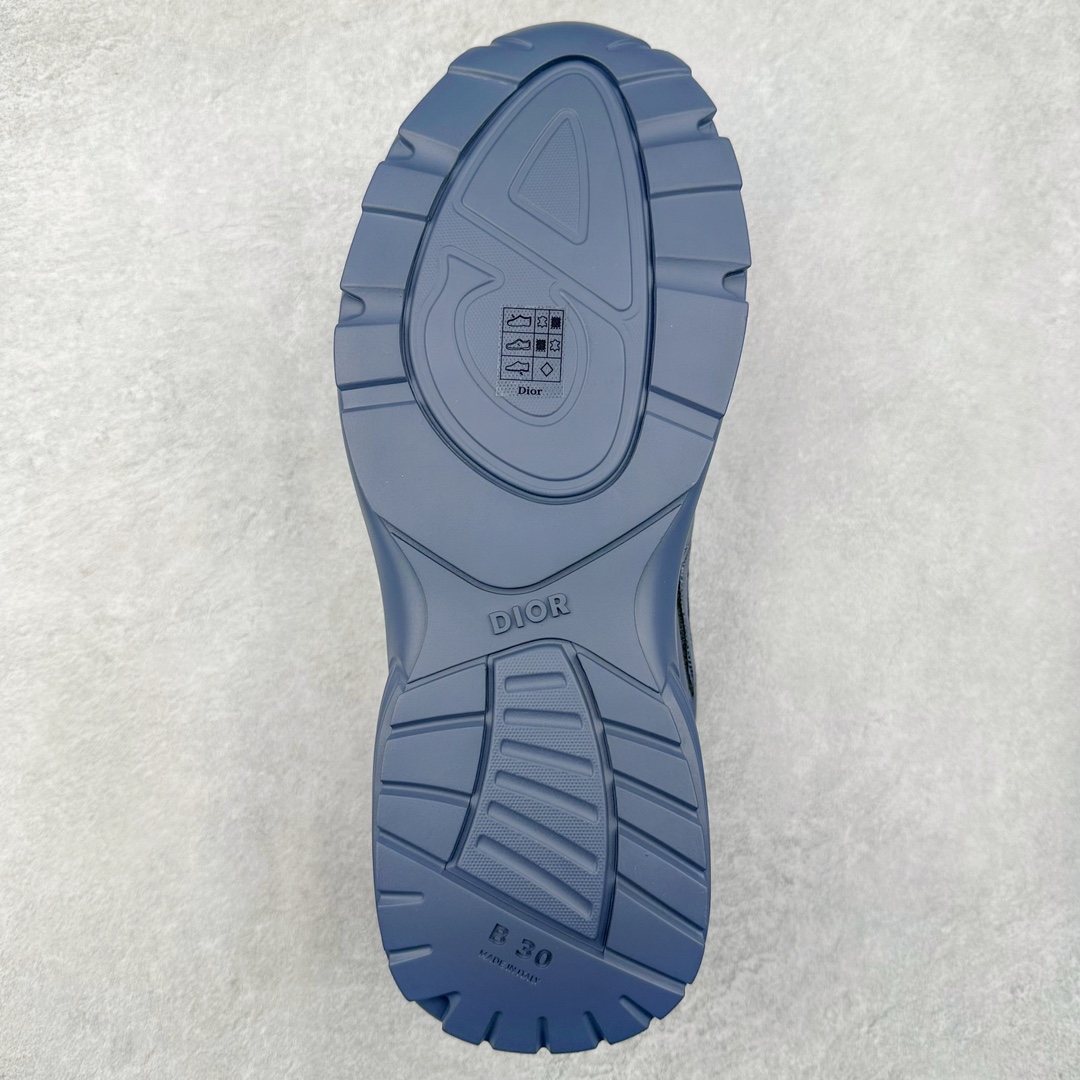 图片[9]-纯原 Dior x Stone Island 迪奥石头岛联名款B30系列休闲运动鞋老爹鞋 原版购入开发 做货 这次精彩的合作堪称一场别开生面的对话，展现了非凡的创意。金•琼斯 （KIM JONES）倾情呈献 DIOR AND STONEISLAND 限定系列，经典罗盘玫瑰与 DIOR 徽标相互融合外贸热销款 原版开模 海淘专供品质同渠道货源 该款系列采用黑网色眼织物白和色科技料面精心制作，作饰以反光“CD30”图形标志，外格轻盈的刻雕效果橡胶鞋搭底配标志性点的缀提升格调，内弹部力细节塑造想理的舒适穿着体验可与各休式闲造型配搭，彰显尚时现代的运风动范 尺码：38 39 40 41 42 43 44 45 46 47-选品中心