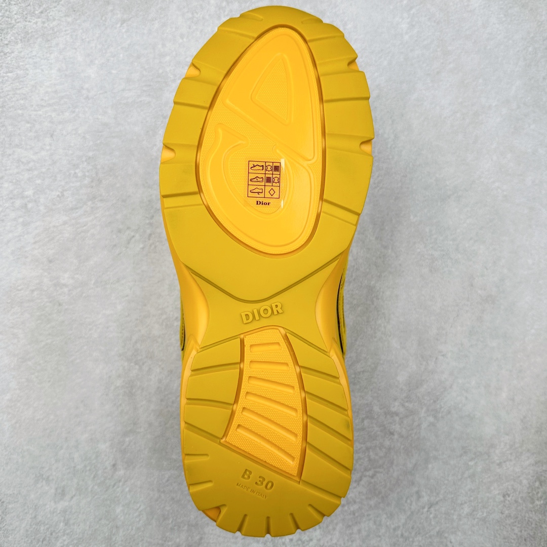 图片[9]-纯原 Dior x Stone Island 迪奥石头岛联名款B30系列休闲运动鞋老爹鞋 原版购入开发 做货 这次精彩的合作堪称一场别开生面的对话，展现了非凡的创意。金•琼斯 （KIM JONES）倾情呈献 DIOR AND STONEISLAND 限定系列，经典罗盘玫瑰与 DIOR 徽标相互融合外贸热销款 原版开模 海淘专供品质同渠道货源 该款系列采用黑网色眼织物白和色科技料面精心制作，作饰以反光“CD30”图形标志，外格轻盈的刻雕效果橡胶鞋搭底配标志性点的缀提升格调，内弹部力细节塑造想理的舒适穿着体验可与各休式闲造型配搭，彰显尚时现代的运风动范 尺码：38 39 40 41 42 43 44 45 46 47-选品中心