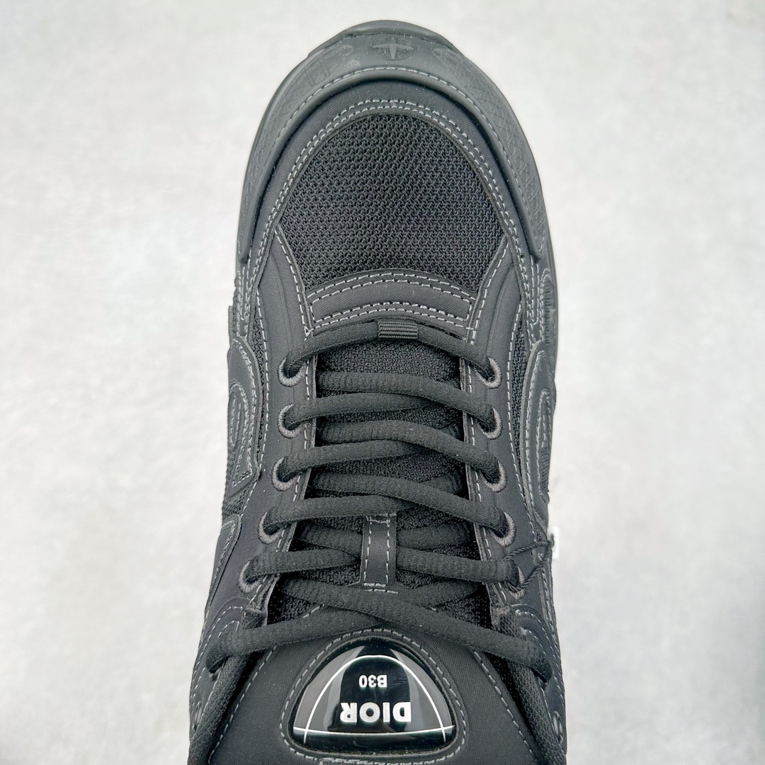 图片[4]-纯原 Dior x Stone Island 迪奥石头岛联名款B30系列休闲运动鞋老爹鞋 原版购入开发 做货 这次精彩的合作堪称一场别开生面的对话，展现了非凡的创意。金•琼斯 （KIM JONES）倾情呈献 DIOR AND STONEISLAND 限定系列，经典罗盘玫瑰与 DIOR 徽标相互融合外贸热销款 原版开模 海淘专供品质同渠道货源 该款系列采用黑网色眼织物白和色科技料面精心制作，作饰以反光“CD30”图形标志，外格轻盈的刻雕效果橡胶鞋搭底配标志性点的缀提升格调，内弹部力细节塑造想理的舒适穿着体验可与各休式闲造型配搭，彰显尚时现代的运风动范 尺码：38 39 40 41 42 43 44 45 46 47-选品中心