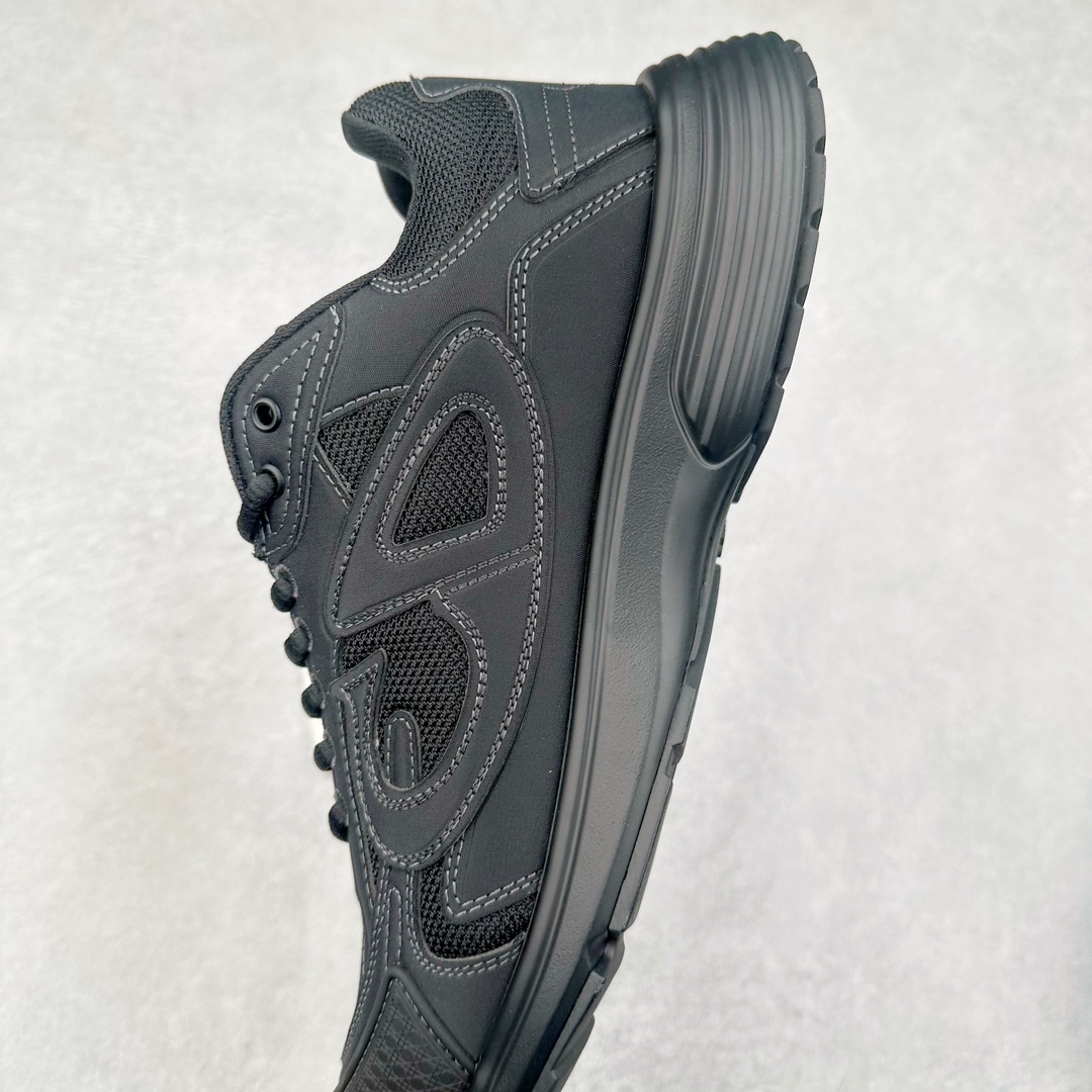 图片[7]-纯原 Dior x Stone Island 迪奥石头岛联名款B30系列休闲运动鞋老爹鞋 原版购入开发 做货 这次精彩的合作堪称一场别开生面的对话，展现了非凡的创意。金•琼斯 （KIM JONES）倾情呈献 DIOR AND STONEISLAND 限定系列，经典罗盘玫瑰与 DIOR 徽标相互融合外贸热销款 原版开模 海淘专供品质同渠道货源 该款系列采用黑网色眼织物白和色科技料面精心制作，作饰以反光“CD30”图形标志，外格轻盈的刻雕效果橡胶鞋搭底配标志性点的缀提升格调，内弹部力细节塑造想理的舒适穿着体验可与各休式闲造型配搭，彰显尚时现代的运风动范 尺码：38 39 40 41 42 43 44 45 46 47-选品中心