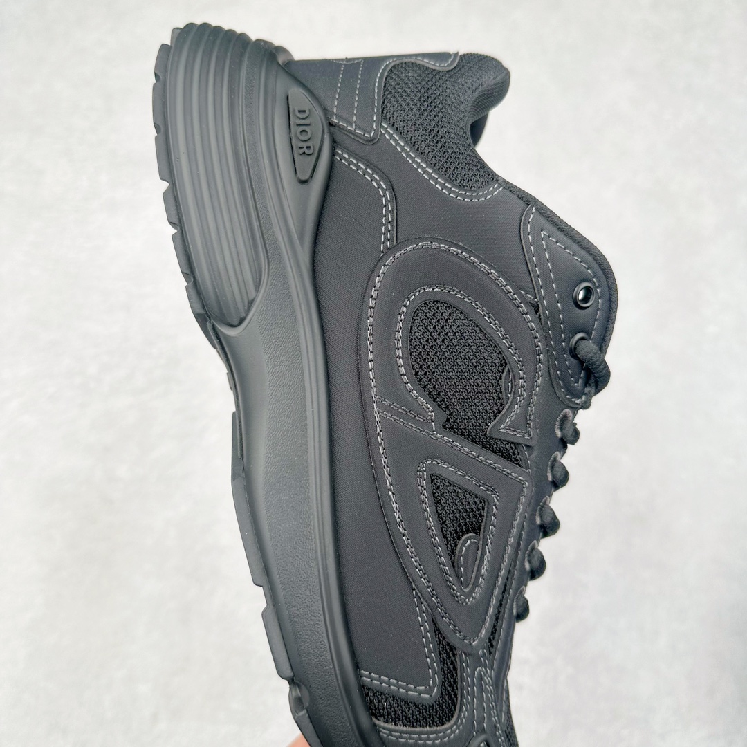 图片[6]-纯原 Dior x Stone Island 迪奥石头岛联名款B30系列休闲运动鞋老爹鞋 原版购入开发 做货 这次精彩的合作堪称一场别开生面的对话，展现了非凡的创意。金•琼斯 （KIM JONES）倾情呈献 DIOR AND STONEISLAND 限定系列，经典罗盘玫瑰与 DIOR 徽标相互融合外贸热销款 原版开模 海淘专供品质同渠道货源 该款系列采用黑网色眼织物白和色科技料面精心制作，作饰以反光“CD30”图形标志，外格轻盈的刻雕效果橡胶鞋搭底配标志性点的缀提升格调，内弹部力细节塑造想理的舒适穿着体验可与各休式闲造型配搭，彰显尚时现代的运风动范 尺码：38 39 40 41 42 43 44 45 46 47-选品中心