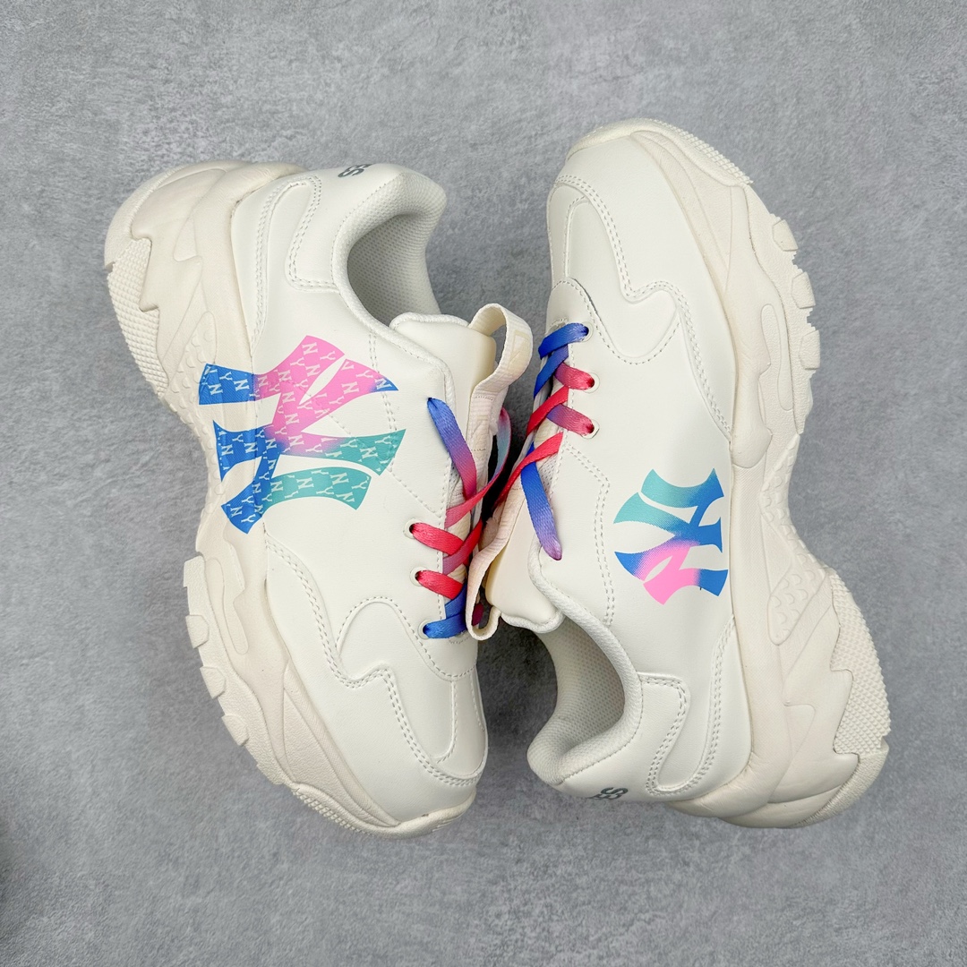 图片[3]-＃特价福利 MLB BigBall Chunky纽约洋基队增高复古风印花老爹鞋 MLB是韩国F&F旗下潮流服装品牌 拥有150年历史的经典传统 是街头文化和国际生活方式的领导者 MLB拥有包括男装、女装、童装、配饰在内的全品类服饰 提供覆盖各性别、各年龄层、From Head to Toe的穿搭装备 其产品结合了韩国的时尚造型与质感 展现了运动服饰也可以兼具时尚潮流的风格 在产品设计上 MLB不仅融合了美国职业棒球大联盟的各当家球队 更结合了棒球运动中的各个元素 复古风范自信控场 复古鞋型率先勾描独特的自我态度 在经典线条与时尚元素的精彩交织下刷新街头复古运动风潮 质感十足兼备卓越的舒适透气性能迎合夏日追求的自在脚感。尺码：36 36.5 37.5 38 38.5 39 40 40.5 41 42 42.5 43 44 44.5 45-选品中心