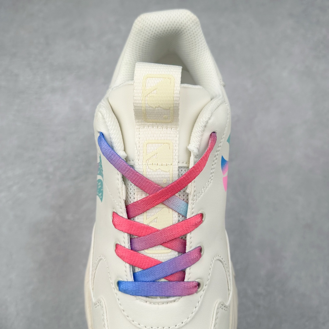 图片[5]-＃特价福利 MLB BigBall Chunky纽约洋基队增高复古风印花老爹鞋 MLB是韩国F&F旗下潮流服装品牌 拥有150年历史的经典传统 是街头文化和国际生活方式的领导者 MLB拥有包括男装、女装、童装、配饰在内的全品类服饰 提供覆盖各性别、各年龄层、From Head to Toe的穿搭装备 其产品结合了韩国的时尚造型与质感 展现了运动服饰也可以兼具时尚潮流的风格 在产品设计上 MLB不仅融合了美国职业棒球大联盟的各当家球队 更结合了棒球运动中的各个元素 复古风范自信控场 复古鞋型率先勾描独特的自我态度 在经典线条与时尚元素的精彩交织下刷新街头复古运动风潮 质感十足兼备卓越的舒适透气性能迎合夏日追求的自在脚感。尺码：36 36.5 37.5 38 38.5 39 40 40.5 41 42 42.5 43 44 44.5 45-选品中心