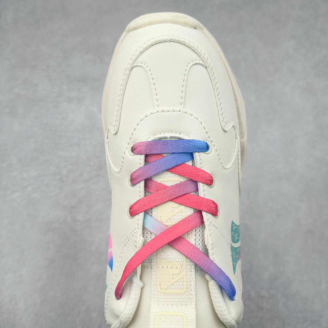 图片[4]-＃特价福利 MLB BigBall Chunky纽约洋基队增高复古风印花老爹鞋 MLB是韩国F&F旗下潮流服装品牌 拥有150年历史的经典传统 是街头文化和国际生活方式的领导者 MLB拥有包括男装、女装、童装、配饰在内的全品类服饰 提供覆盖各性别、各年龄层、From Head to Toe的穿搭装备 其产品结合了韩国的时尚造型与质感 展现了运动服饰也可以兼具时尚潮流的风格 在产品设计上 MLB不仅融合了美国职业棒球大联盟的各当家球队 更结合了棒球运动中的各个元素 复古风范自信控场 复古鞋型率先勾描独特的自我态度 在经典线条与时尚元素的精彩交织下刷新街头复古运动风潮 质感十足兼备卓越的舒适透气性能迎合夏日追求的自在脚感。尺码：36 36.5 37.5 38 38.5 39 40 40.5 41 42 42.5 43 44 44.5 45-选品中心