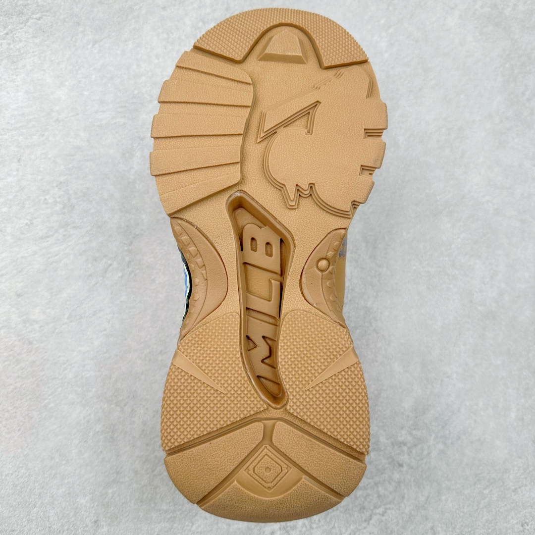 图片[9]-＃特价福利 MLB BigBall Chunky纽约洋基队增高复古风印花老爹鞋 MLB是韩国F&F旗下潮流服装品牌 拥有150年历史的经典传统 是街头文化和国际生活方式的领导者 MLB拥有包括男装、女装、童装、配饰在内的全品类服饰 提供覆盖各性别、各年龄层、From Head to Toe的穿搭装备 其产品结合了韩国的时尚造型与质感 展现了运动服饰也可以兼具时尚潮流的风格 在产品设计上 MLB不仅融合了美国职业棒球大联盟的各当家球队 更结合了棒球运动中的各个元素 复古风范自信控场 复古鞋型率先勾描独特的自我态度 在经典线条与时尚元素的精彩交织下刷新街头复古运动风潮 质感十足兼备卓越的舒适透气性能迎合夏日追求的自在脚感。尺码：36 36.5 37.5 38 38.5 39 40 40.5 41 42 42.5 43 44 44.5 45-选品中心