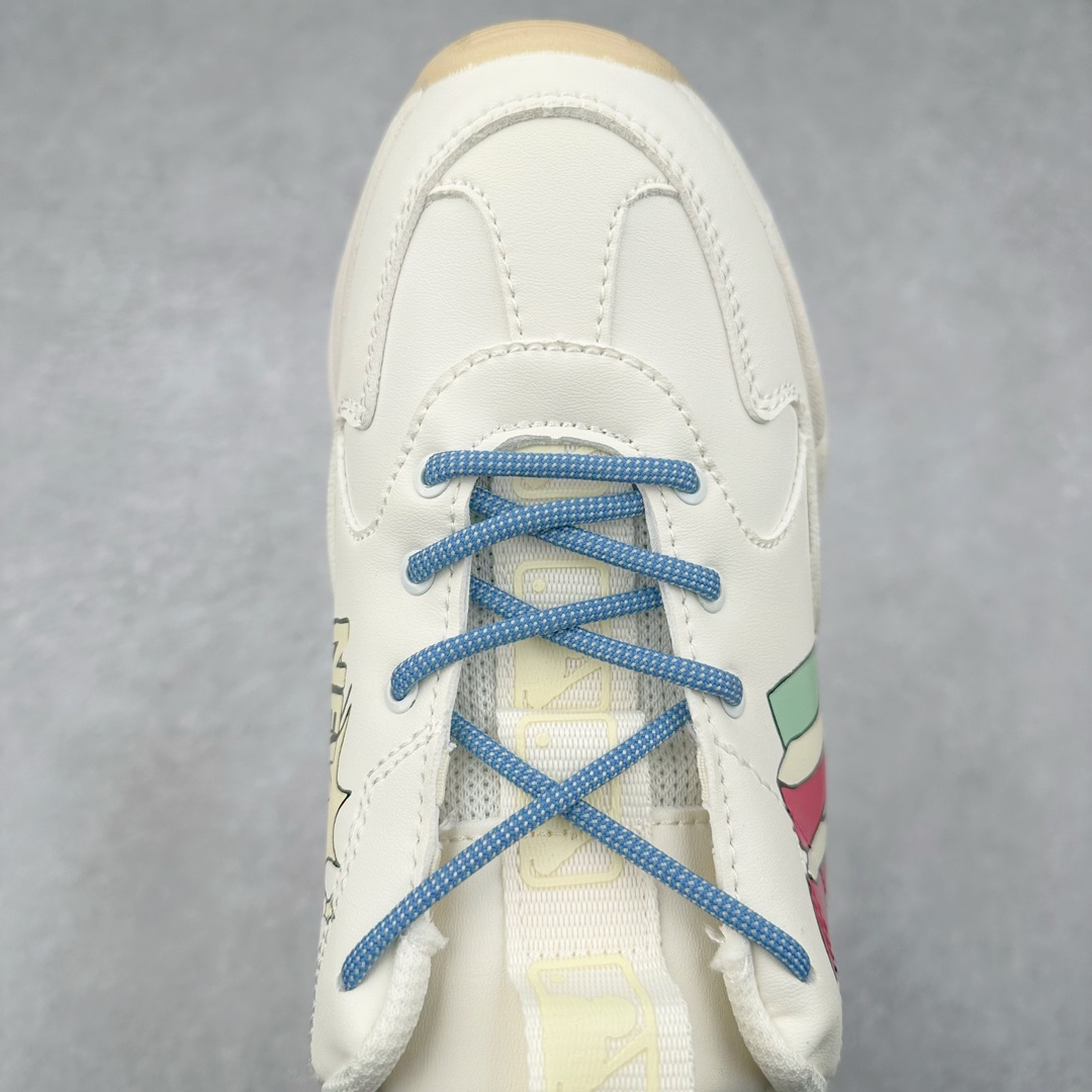 图片[4]-＃特价福利 MLB BigBall Chunky纽约洋基队增高复古风印花老爹鞋 MLB是韩国F&F旗下潮流服装品牌 拥有150年历史的经典传统 是街头文化和国际生活方式的领导者 MLB拥有包括男装、女装、童装、配饰在内的全品类服饰 提供覆盖各性别、各年龄层、From Head to Toe的穿搭装备 其产品结合了韩国的时尚造型与质感 展现了运动服饰也可以兼具时尚潮流的风格 在产品设计上 MLB不仅融合了美国职业棒球大联盟的各当家球队 更结合了棒球运动中的各个元素 复古风范自信控场 复古鞋型率先勾描独特的自我态度 在经典线条与时尚元素的精彩交织下刷新街头复古运动风潮 质感十足兼备卓越的舒适透气性能迎合夏日追求的自在脚感。尺码：36 36.5 37.5 38 38.5 39 40 40.5 41 42 42.5 43 44 44.5 45-选品中心