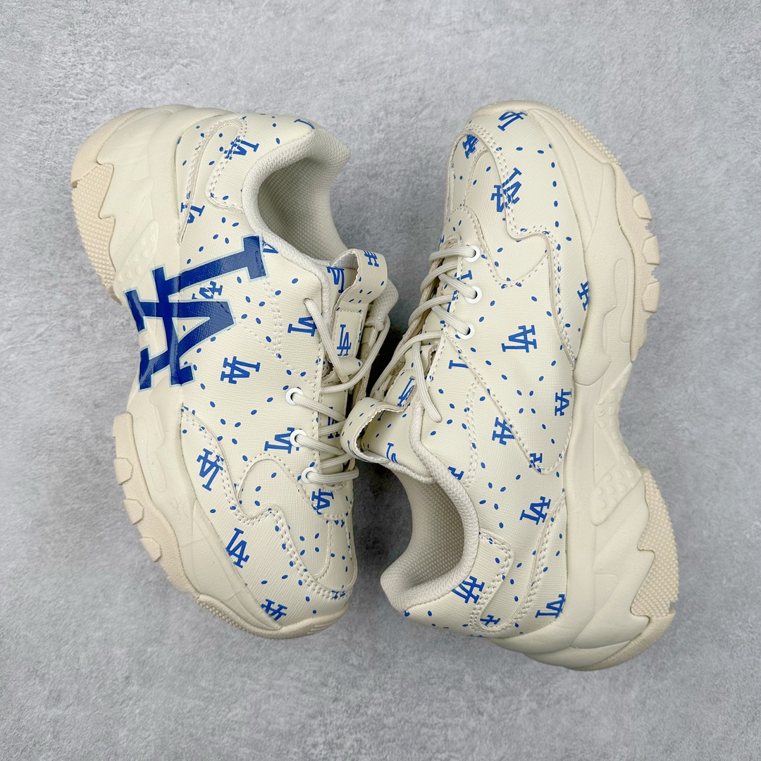 图片[3]-＃特价福利 MLB BigBall Chunky纽约洋基队增高复古风印花老爹鞋 MLB是韩国F&F旗下潮流服装品牌 拥有150年历史的经典传统 是街头文化和国际生活方式的领导者 MLB拥有包括男装、女装、童装、配饰在内的全品类服饰 提供覆盖各性别、各年龄层、From Head to Toe的穿搭装备 其产品结合了韩国的时尚造型与质感 展现了运动服饰也可以兼具时尚潮流的风格 在产品设计上 MLB不仅融合了美国职业棒球大联盟的各当家球队 更结合了棒球运动中的各个元素 复古风范自信控场 复古鞋型率先勾描独特的自我态度 在经典线条与时尚元素的精彩交织下刷新街头复古运动风潮 质感十足兼备卓越的舒适透气性能迎合夏日追求的自在脚感。尺码：36 36.5 37.5 38 38.5 39 40 40.5 41 42 42.5 43 44 44.5 45-选品中心