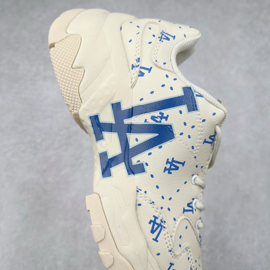 图片[6]-＃特价福利 MLB BigBall Chunky纽约洋基队增高复古风印花老爹鞋 MLB是韩国F&F旗下潮流服装品牌 拥有150年历史的经典传统 是街头文化和国际生活方式的领导者 MLB拥有包括男装、女装、童装、配饰在内的全品类服饰 提供覆盖各性别、各年龄层、From Head to Toe的穿搭装备 其产品结合了韩国的时尚造型与质感 展现了运动服饰也可以兼具时尚潮流的风格 在产品设计上 MLB不仅融合了美国职业棒球大联盟的各当家球队 更结合了棒球运动中的各个元素 复古风范自信控场 复古鞋型率先勾描独特的自我态度 在经典线条与时尚元素的精彩交织下刷新街头复古运动风潮 质感十足兼备卓越的舒适透气性能迎合夏日追求的自在脚感。尺码：36 36.5 37.5 38 38.5 39 40 40.5 41 42 42.5 43 44 44.5 45-选品中心