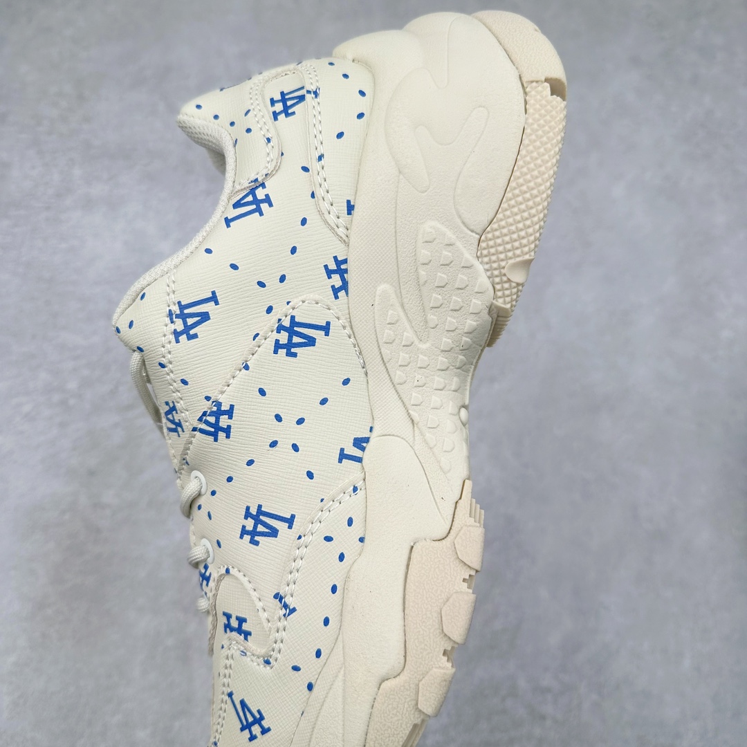 图片[7]-＃特价福利 MLB BigBall Chunky纽约洋基队增高复古风印花老爹鞋 MLB是韩国F&F旗下潮流服装品牌 拥有150年历史的经典传统 是街头文化和国际生活方式的领导者 MLB拥有包括男装、女装、童装、配饰在内的全品类服饰 提供覆盖各性别、各年龄层、From Head to Toe的穿搭装备 其产品结合了韩国的时尚造型与质感 展现了运动服饰也可以兼具时尚潮流的风格 在产品设计上 MLB不仅融合了美国职业棒球大联盟的各当家球队 更结合了棒球运动中的各个元素 复古风范自信控场 复古鞋型率先勾描独特的自我态度 在经典线条与时尚元素的精彩交织下刷新街头复古运动风潮 质感十足兼备卓越的舒适透气性能迎合夏日追求的自在脚感。尺码：36 36.5 37.5 38 38.5 39 40 40.5 41 42 42.5 43 44 44.5 45-选品中心