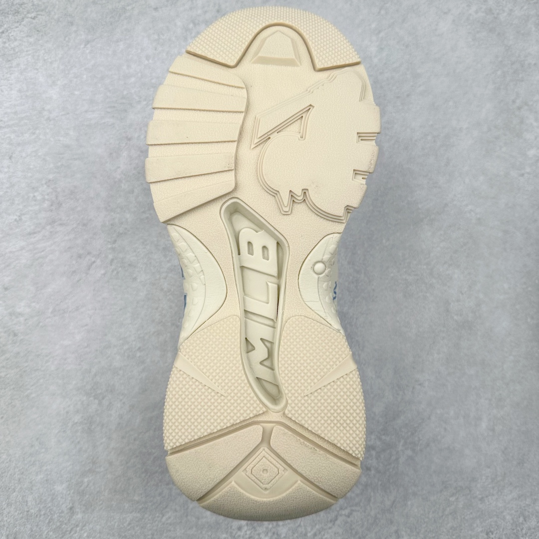 图片[9]-＃特价福利 MLB BigBall Chunky纽约洋基队增高复古风印花老爹鞋 MLB是韩国F&F旗下潮流服装品牌 拥有150年历史的经典传统 是街头文化和国际生活方式的领导者 MLB拥有包括男装、女装、童装、配饰在内的全品类服饰 提供覆盖各性别、各年龄层、From Head to Toe的穿搭装备 其产品结合了韩国的时尚造型与质感 展现了运动服饰也可以兼具时尚潮流的风格 在产品设计上 MLB不仅融合了美国职业棒球大联盟的各当家球队 更结合了棒球运动中的各个元素 复古风范自信控场 复古鞋型率先勾描独特的自我态度 在经典线条与时尚元素的精彩交织下刷新街头复古运动风潮 质感十足兼备卓越的舒适透气性能迎合夏日追求的自在脚感。尺码：36 36.5 37.5 38 38.5 39 40 40.5 41 42 42.5 43 44 44.5 45-选品中心