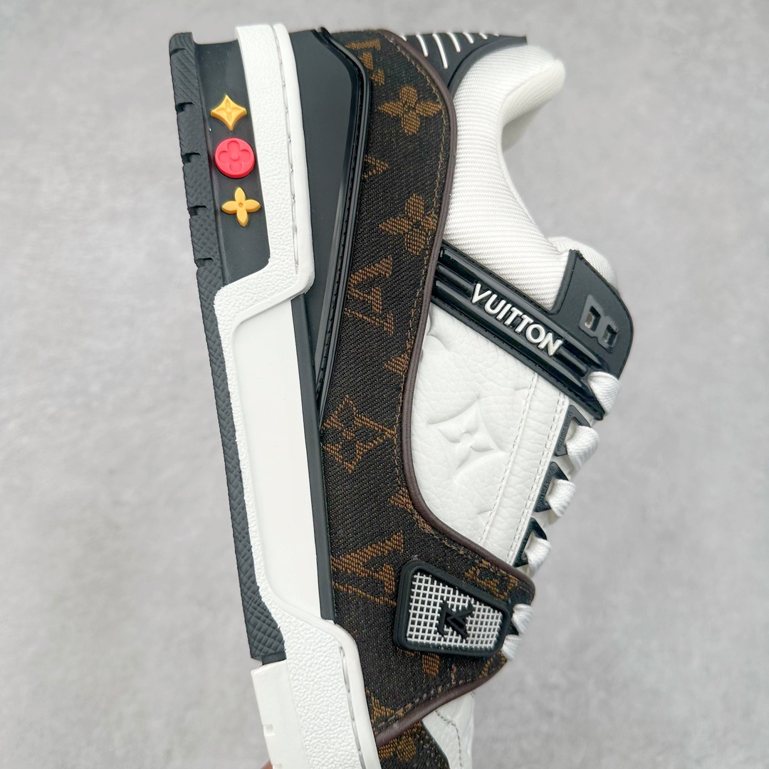 图片[6]-Louis Vuitton Trainer lv时装走秀运动鞋 高尔夫系列 全网最全配色更新最快 最成熟的做工稳定的品控 完美鞋型超高的清洁度 零毛边线头瑕疵 全套原楦原纸版原鞋开模 全网最具灵魂的版型 正确原装黄色鞋盒 正确中底印花 鞋面印花3D高频深度立体 全鞋电脑针车 紧密相连 针距密度一致 环保乳胶注塑鞋垫 厚度脚感还原原版 皮面裁剪部位 统一油边封口工艺 原装橡胶大底含胶量大底组合零偏差 专柜全套包装 防尘袋 说明书 质保卡 男女鞋 尺码：35 36 37 38 39 40 41 42 43 44 45-选品中心