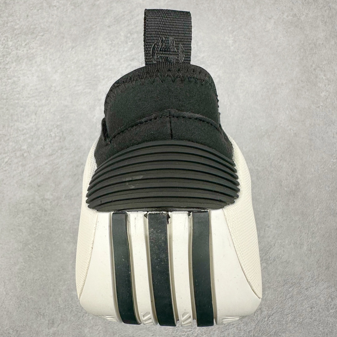 图片[8]-AD Harden Vol. 8 哈登八代签名篮球鞋 采用了“袜套式”设计，在十多年前这一设计极为风靡，将帅气和简洁融为一体。现在Harden Vol. 8将袜套鞋领重新拾起，并配合内靴，易穿脱且包裹佳。泪滴形EVA结构骨架提供横向支持和快速移动时的稳定性。全掌JET BOOST科技提供缓震和能量反馈，助你整场保持活力。多向“JH”抓地纹路设计提供优秀抓地力，使球员能够在场上迅速变向、急停或启动，更好地掌控比赛。尺码：40 40.5 41 42 42.5 43 44 44.5 45 46-选品中心