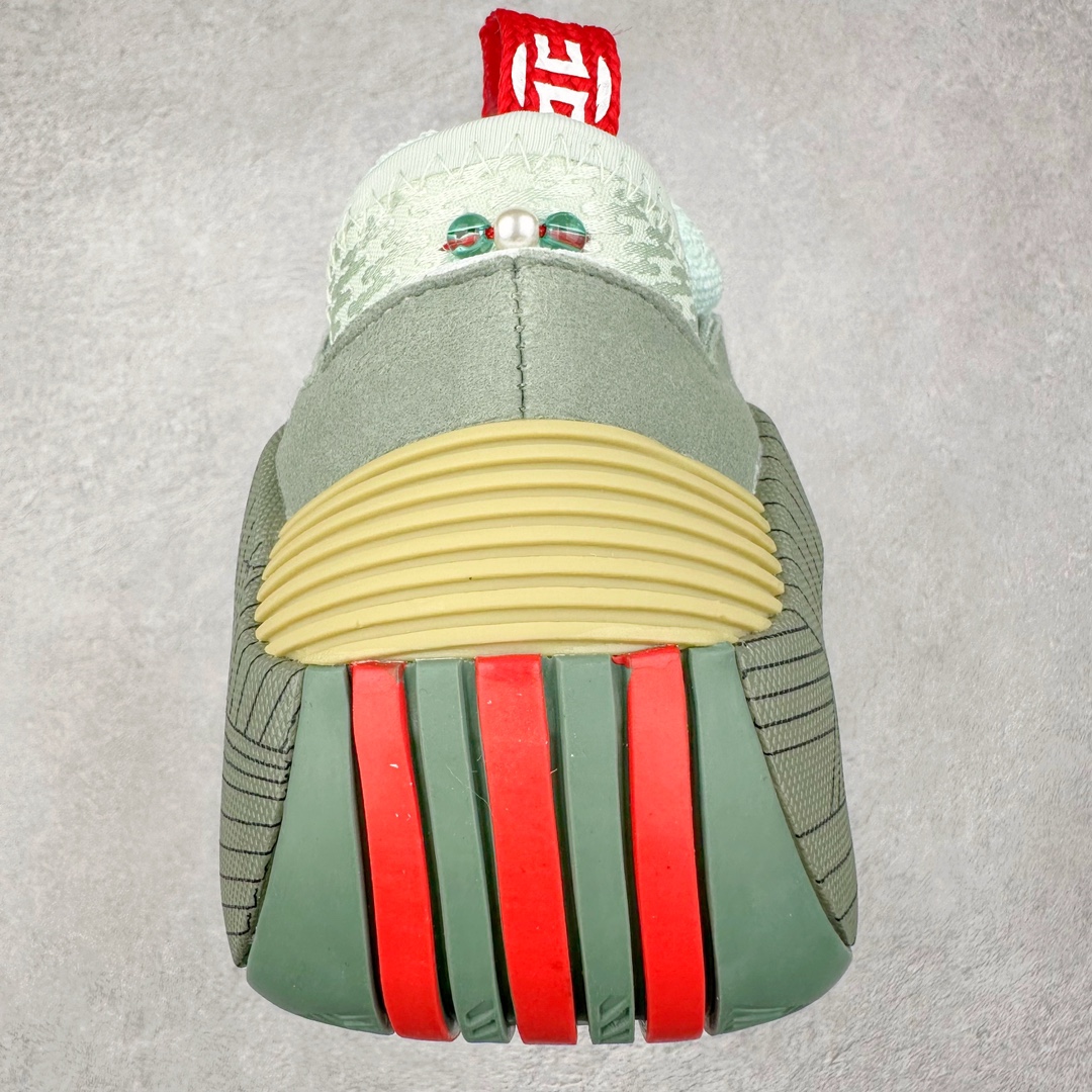 图片[8]-AD Harden Vol. 8 哈登八代签名篮球鞋 采用了“袜套式”设计，在十多年前这一设计极为风靡，将帅气和简洁融为一体。现在Harden Vol. 8将袜套鞋领重新拾起，并配合内靴，易穿脱且包裹佳。泪滴形EVA结构骨架提供横向支持和快速移动时的稳定性。全掌JET BOOST科技提供缓震和能量反馈，助你整场保持活力。多向“JH”抓地纹路设计提供优秀抓地力，使球员能够在场上迅速变向、急停或启动，更好地掌控比赛。尺码：40 40.5 41 42 42.5 43 44 44.5 45 46-选品中心