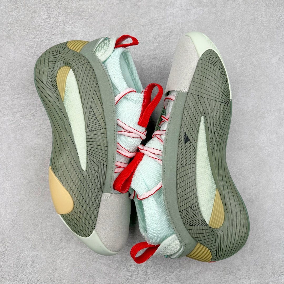 图片[3]-AD Harden Vol. 8 哈登八代签名篮球鞋 采用了“袜套式”设计，在十多年前这一设计极为风靡，将帅气和简洁融为一体。现在Harden Vol. 8将袜套鞋领重新拾起，并配合内靴，易穿脱且包裹佳。泪滴形EVA结构骨架提供横向支持和快速移动时的稳定性。全掌JET BOOST科技提供缓震和能量反馈，助你整场保持活力。多向“JH”抓地纹路设计提供优秀抓地力，使球员能够在场上迅速变向、急停或启动，更好地掌控比赛。尺码：40 40.5 41 42 42.5 43 44 44.5 45 46-选品中心