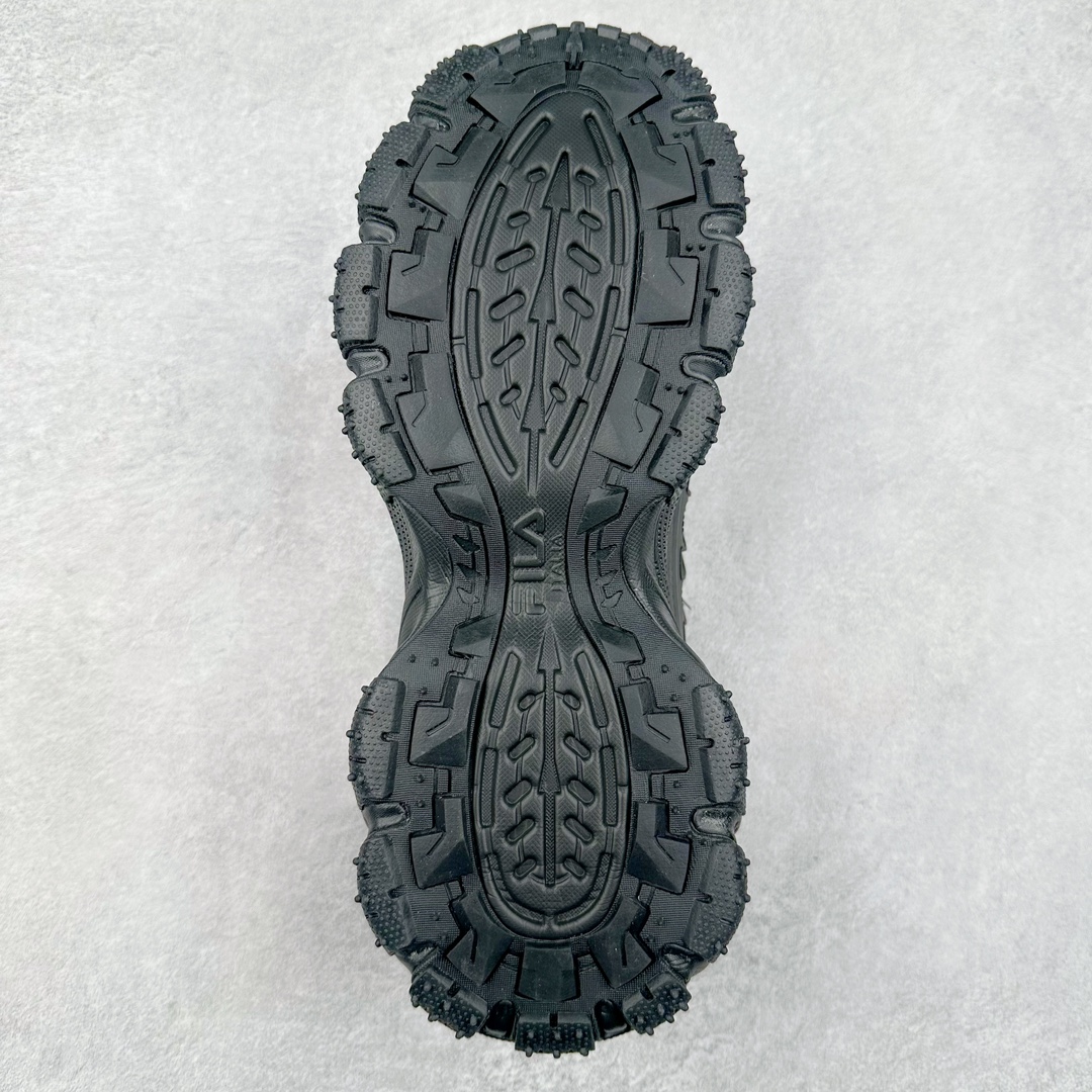 图片[9]-FILA FUSION BRACKET 斐乐时尚舒适网布织物防滑耐磨低帮训练跑步鞋 FUSION 系列传承了 FILA 的百年基因，融入年轻运动及潮流文化，成为引领变革、创新突破的一代。以“1+N” 的跨界合作模式重现经典的同时创造经典。带来最出其不意的跨界合作惊喜。同时，FILAFUSION把FILA 的 DNA 融入到定制体验里，你可以随心制造厲于你的产品。FILA FUSION 的鞋家族涵盖了老爹鞋、跑步鞋、网球鞋、季节款。风格复古新潮，满足了时尚人士出行及各类运动的搭配需求，成为当下年轻人筷拥的鞋类品牌之一。FILA FUSION 走进年轻人的世界，通过年轻人运动，街舞，滑板，篮球，展现 FILA FUSION 的潮流态度和年轻文化。FILA FUSION 认为末来属于引领变革、创新突破的年轻一代，让我们一起构成 FILA 未来的蓝图吧！尺码：35.5 36 36.5 37.5 38 38.5 39 40 40.5 41 42 42.5 43 44 44.5 45 45.5-选品中心