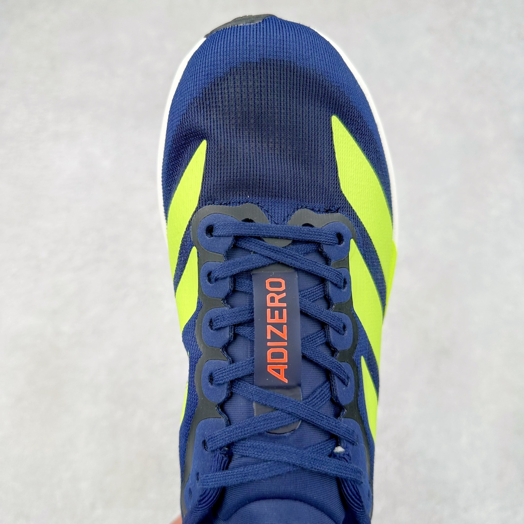 图片[4]-AD Adizero Eva SL M 零度进化版系列低帮轻便透气竞速休闲运动慢跑鞋 JR3415 相信大家对去年 adidas 横空出世的「顶级超跑」adiZero Adios Pro EVO 1 记忆犹新！不仅登顶阿迪史上最轻跑鞋宝座，更在接下来的全球马拉松赛事中，持续书写着惊人成绩，被网友戏称新一代「阿迪神鞋」全网刷屏！极简设计语言与强烈速度感和存在感的鞋侧三线，让人过目不忘，特别种草！其中定位于中长跑训练的 adidas Adizero Evo SL，整体外观造型与 adiZero Adios Pro EVO 1 非常相似。中底配置方面搭载全掌 Lightstrike Pro，鞋面采用透气网面示人，契合日常训练鞋的定位，更加耐用。外底给到了马牌橡胶，及类似上代竞速旗舰 adidas Adizero Adios Pro 3 区域分布。整体看下来无论是外观的鲜明辨识度，还是配置的扎实程度都很顶。尺码：36 36⅔ 37⅓ 38 38⅔ 39⅓ 40 40⅔ 41⅓ 42 42⅔ 43⅓ 44 45-选品中心