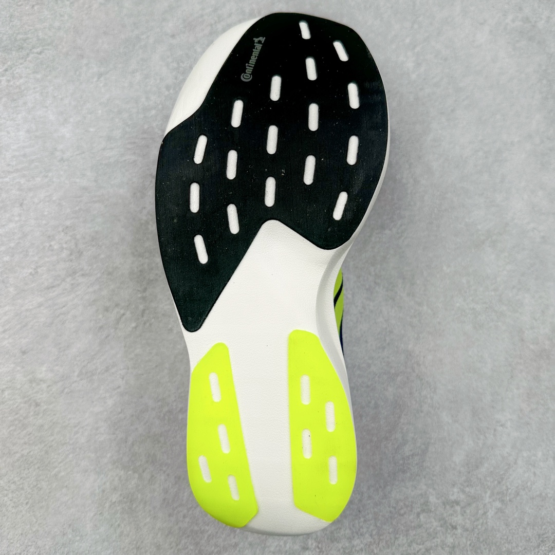 图片[9]-AD Adizero Eva SL M 零度进化版系列低帮轻便透气竞速休闲运动慢跑鞋 JR3415 相信大家对去年 adidas 横空出世的「顶级超跑」adiZero Adios Pro EVO 1 记忆犹新！不仅登顶阿迪史上最轻跑鞋宝座，更在接下来的全球马拉松赛事中，持续书写着惊人成绩，被网友戏称新一代「阿迪神鞋」全网刷屏！极简设计语言与强烈速度感和存在感的鞋侧三线，让人过目不忘，特别种草！其中定位于中长跑训练的 adidas Adizero Evo SL，整体外观造型与 adiZero Adios Pro EVO 1 非常相似。中底配置方面搭载全掌 Lightstrike Pro，鞋面采用透气网面示人，契合日常训练鞋的定位，更加耐用。外底给到了马牌橡胶，及类似上代竞速旗舰 adidas Adizero Adios Pro 3 区域分布。整体看下来无论是外观的鲜明辨识度，还是配置的扎实程度都很顶。尺码：36 36⅔ 37⅓ 38 38⅔ 39⅓ 40 40⅔ 41⅓ 42 42⅔ 43⅓ 44 45-选品中心