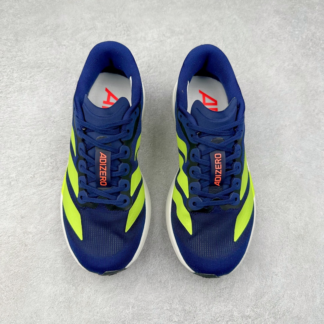 图片[2]-AD Adizero Eva SL M 零度进化版系列低帮轻便透气竞速休闲运动慢跑鞋 JR3415 相信大家对去年 adidas 横空出世的「顶级超跑」adiZero Adios Pro EVO 1 记忆犹新！不仅登顶阿迪史上最轻跑鞋宝座，更在接下来的全球马拉松赛事中，持续书写着惊人成绩，被网友戏称新一代「阿迪神鞋」全网刷屏！极简设计语言与强烈速度感和存在感的鞋侧三线，让人过目不忘，特别种草！其中定位于中长跑训练的 adidas Adizero Evo SL，整体外观造型与 adiZero Adios Pro EVO 1 非常相似。中底配置方面搭载全掌 Lightstrike Pro，鞋面采用透气网面示人，契合日常训练鞋的定位，更加耐用。外底给到了马牌橡胶，及类似上代竞速旗舰 adidas Adizero Adios Pro 3 区域分布。整体看下来无论是外观的鲜明辨识度，还是配置的扎实程度都很顶。尺码：36 36⅔ 37⅓ 38 38⅔ 39⅓ 40 40⅔ 41⅓ 42 42⅔ 43⅓ 44 45-选品中心