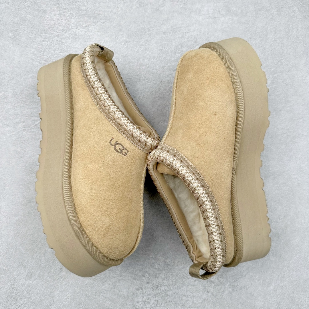 图片[3]-＃平台特供纯原福利 UGG 经典秋冬羊皮毛一体雪地靴 私人订单价格匠心定位 桑坡大厂直供 拒绝高利润 区别杀猪版本 隆丰A级澳洲进口羊皮毛一体 完全遵循ZP工艺流程 代工厂原厂版师 秉承无原鞋不开发选择 注重每一处细节 市面最正版型 TREADLITE\\\”轻翼\\\”科技外底 轻便/耐用/柔韧/桩型【售后郑重承诺】一个月内若出现重大脱胶/断底等质量问题 直接为您换新 翻毛皮鞋面 细腻亲肤再生聚酯纤维滚边 舒适易打理 保暖性佳 UGG plush™ 里衬和内底 茸软亲肤 舒适暖足 经典鞋型搭配轻盈厚底 稳稳拿捏秋冬出街时髦造型 Treadlite by UGG 轻翼大底 轻盈缓震 为双足减负 舒适轻便 助你轻松畅玩整天 尺码：35 36 37 38 39 40-选品中心