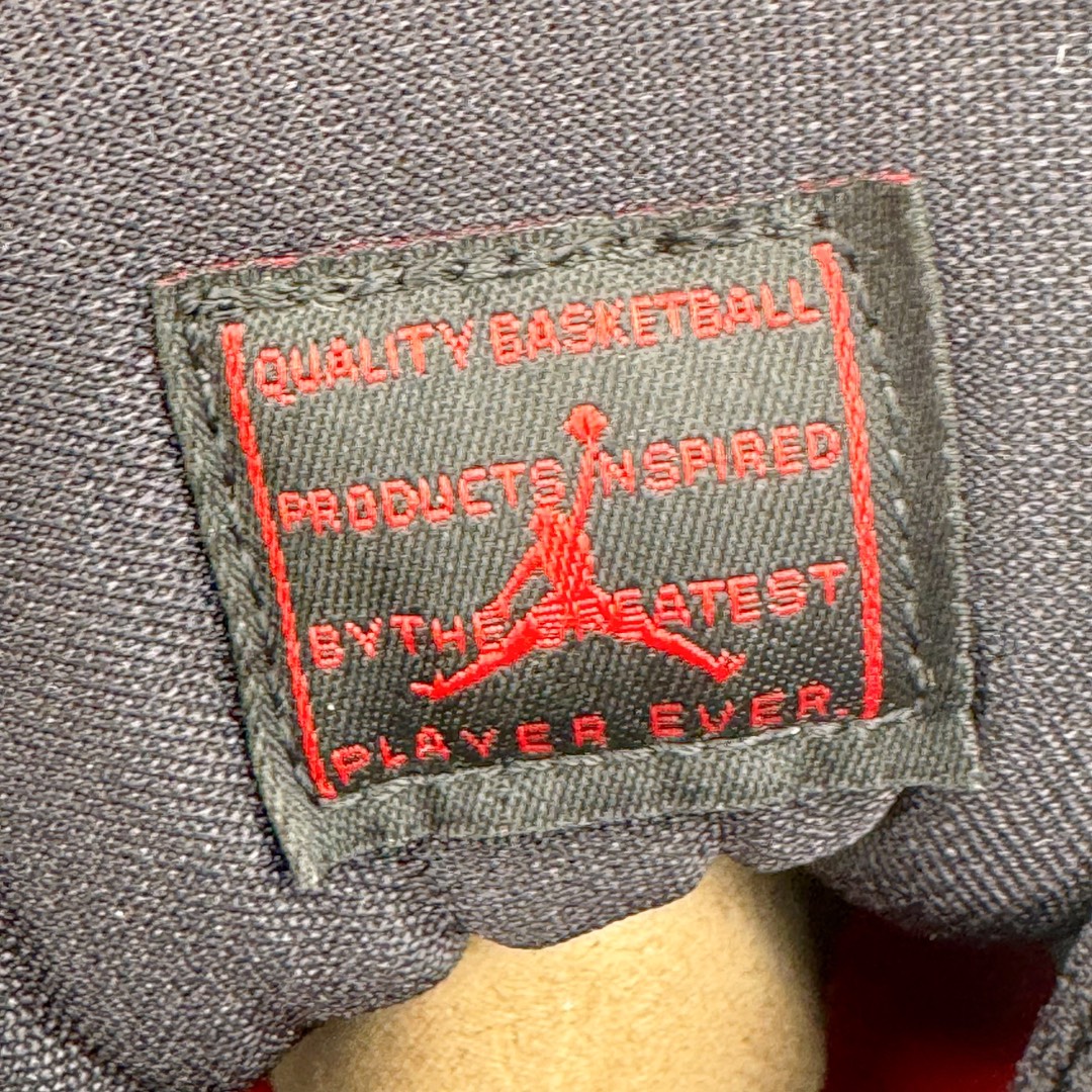 图片[12]-＃KZ神版 Air Jordan AJ11 \\\”Bred Velvet\\\” 高帮黑红天鹅绒 DB5457-061 市场中端王者 耗时半年巨作 全套原纸板楦头开发 确保原汁原味 完美呈现11代版型 此版本只针对中端市场 皮料材质有所更替 其他数据细节工艺流程均保持一致绝不口嗨 细节品控鞋型随意秒杀市面3XX 原楦原档案数据开模打造 原厂中底拉帮钢印 原厂进口漆皮 防冻不开裂 原装鞋撑 水晶大底正确色度色泽 原楦原数据刺绣 原厂车缝走线及对位 毫厘不差 飞人logo采用原数据电脑刺绣 原装正品碳纤维真实碳板 增强抗扭 原内标 原盒标 正确官方原盒 防氧化水晶外底 原厂配套全掌solo气垫 进口港宝加持 后跟自然饱满 全鞋荧光划线卡点 追求极致完美 每一双都是工艺品 多重QC质检 超越公司货的品控标准 实实在在的免检产品 尺码：36 36.5 37.5 38 38.5 39 40 40.5 41 42 42.5 43 44 44.5 45 46 47.5-选品中心