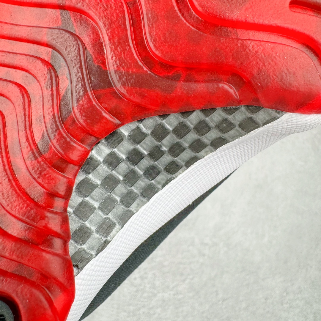 图片[22]-＃KZ神版 Air Jordan AJ11 \\\”Bred Velvet\\\” 高帮黑红天鹅绒 DB5457-061 市场中端王者 耗时半年巨作 全套原纸板楦头开发 确保原汁原味 完美呈现11代版型 此版本只针对中端市场 皮料材质有所更替 其他数据细节工艺流程均保持一致绝不口嗨 细节品控鞋型随意秒杀市面3XX 原楦原档案数据开模打造 原厂中底拉帮钢印 原厂进口漆皮 防冻不开裂 原装鞋撑 水晶大底正确色度色泽 原楦原数据刺绣 原厂车缝走线及对位 毫厘不差 飞人logo采用原数据电脑刺绣 原装正品碳纤维真实碳板 增强抗扭 原内标 原盒标 正确官方原盒 防氧化水晶外底 原厂配套全掌solo气垫 进口港宝加持 后跟自然饱满 全鞋荧光划线卡点 追求极致完美 每一双都是工艺品 多重QC质检 超越公司货的品控标准 实实在在的免检产品 尺码：36 36.5 37.5 38 38.5 39 40 40.5 41 42 42.5 43 44 44.5 45 46 47.5-选品中心