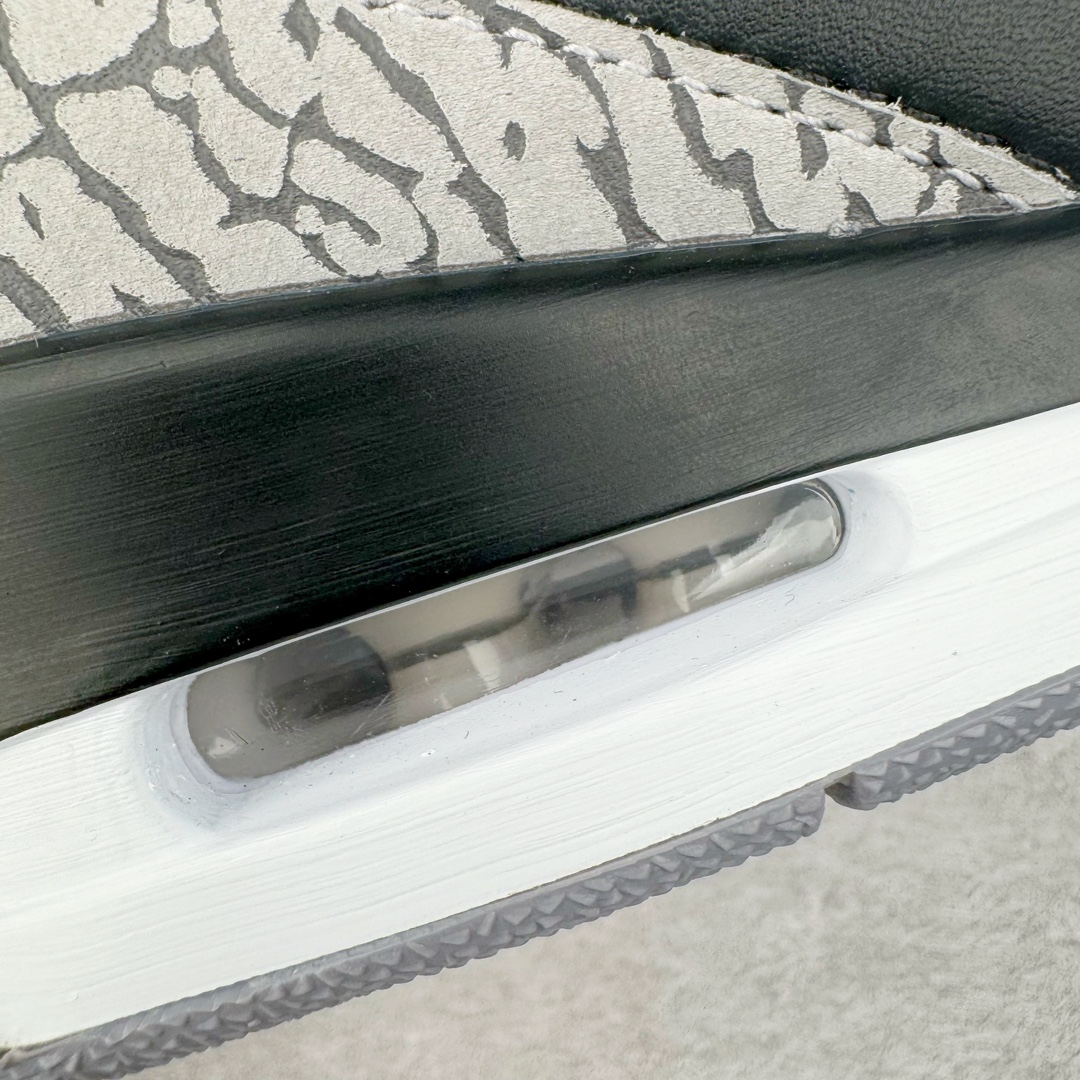 图片[15]-＃GX纯原 Air Jordan AJ3 Retro 复刻黑水泥 DN3707-010 圈内最强三代系列 匠心打造 开发时长超过半年 目前可过各类鉴定或无法鉴定 裸鞋随便操作 全套原纸板楦头开发 原厂大底磨具加持立体防滑纹理 原装可视Air Sole气垫 原汁原味最完美的三代版型 唯一正确鞋头趴度弧度高度鞋身腰线 原厂TPU彩虹扎染后跟饰片 正确内里反口里网布 皮料菱角分明不变形无多余毛边 广东原厂zp同批次手工大底描漆拉丝 市场唯一原厂鞋扣模具 原厂织唛标 原厂飞人电绣工艺 尾指中部跳三针 独家绑鞋带手法 印刷中底布 四线拉帮 米色美纹纸贴合固定 进口港宝加持 后跟自然饱满 全鞋荧光划线卡点 追求极致完美 每一双都是工艺品 多重QC质检 超越公司货的品控标准 实实在在的免检产品 尺码：40 40.5 41 42 42.5 43 44 44.5 45 45.5 46 47.5 48.5-选品中心