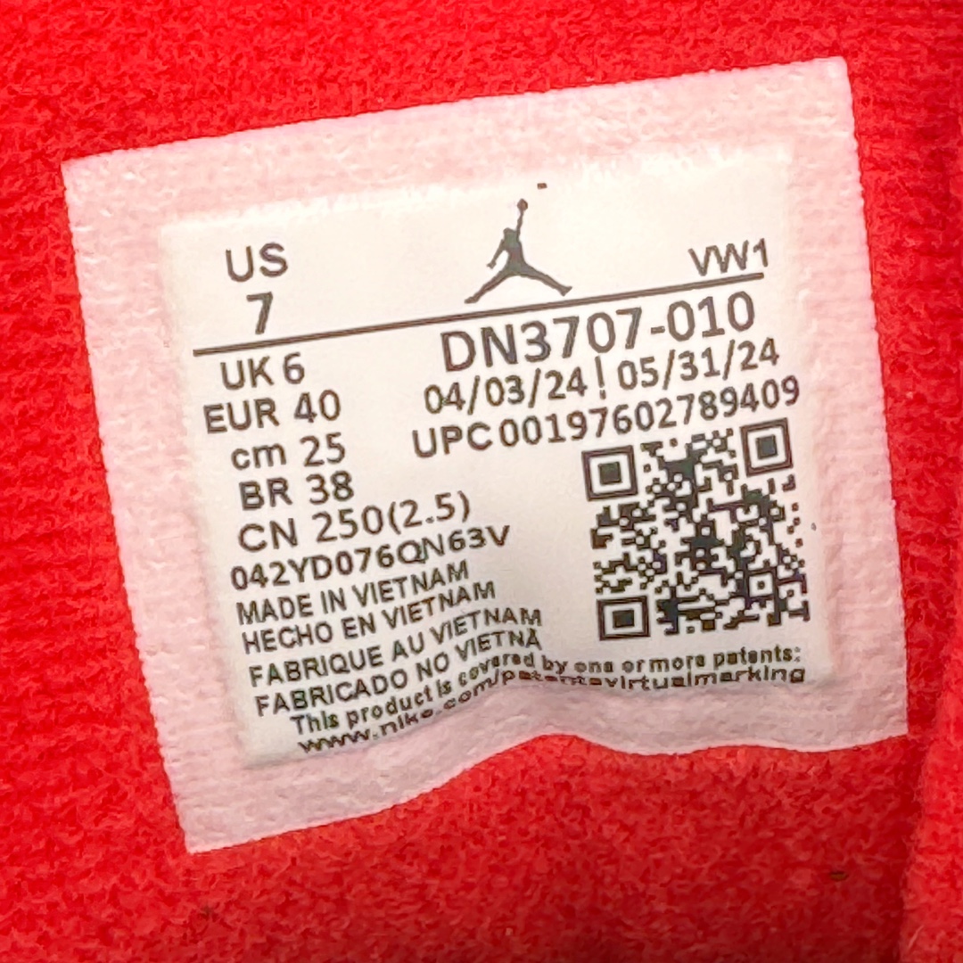 图片[24]-＃GX纯原 Air Jordan AJ3 Retro 复刻黑水泥 DN3707-010 圈内最强三代系列 匠心打造 开发时长超过半年 目前可过各类鉴定或无法鉴定 裸鞋随便操作 全套原纸板楦头开发 原厂大底磨具加持立体防滑纹理 原装可视Air Sole气垫 原汁原味最完美的三代版型 唯一正确鞋头趴度弧度高度鞋身腰线 原厂TPU彩虹扎染后跟饰片 正确内里反口里网布 皮料菱角分明不变形无多余毛边 广东原厂zp同批次手工大底描漆拉丝 市场唯一原厂鞋扣模具 原厂织唛标 原厂飞人电绣工艺 尾指中部跳三针 独家绑鞋带手法 印刷中底布 四线拉帮 米色美纹纸贴合固定 进口港宝加持 后跟自然饱满 全鞋荧光划线卡点 追求极致完美 每一双都是工艺品 多重QC质检 超越公司货的品控标准 实实在在的免检产品 尺码：40 40.5 41 42 42.5 43 44 44.5 45 45.5 46 47.5 48.5-选品中心