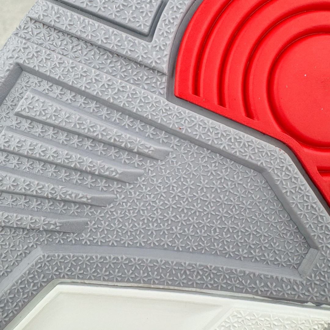 图片[19]-＃GX纯原 Air Jordan AJ3 Retro 复刻黑水泥 DN3707-010 圈内最强三代系列 匠心打造 开发时长超过半年 目前可过各类鉴定或无法鉴定 裸鞋随便操作 全套原纸板楦头开发 原厂大底磨具加持立体防滑纹理 原装可视Air Sole气垫 原汁原味最完美的三代版型 唯一正确鞋头趴度弧度高度鞋身腰线 原厂TPU彩虹扎染后跟饰片 正确内里反口里网布 皮料菱角分明不变形无多余毛边 广东原厂zp同批次手工大底描漆拉丝 市场唯一原厂鞋扣模具 原厂织唛标 原厂飞人电绣工艺 尾指中部跳三针 独家绑鞋带手法 印刷中底布 四线拉帮 米色美纹纸贴合固定 进口港宝加持 后跟自然饱满 全鞋荧光划线卡点 追求极致完美 每一双都是工艺品 多重QC质检 超越公司货的品控标准 实实在在的免检产品 尺码：40 40.5 41 42 42.5 43 44 44.5 45 45.5 46 47.5 48.5-选品中心