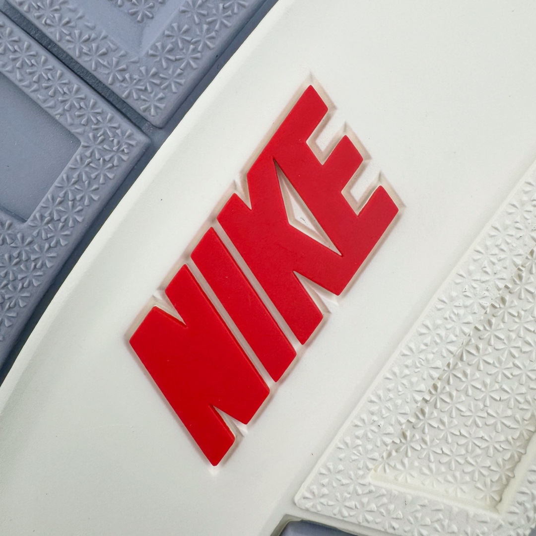 图片[11]-＃GX纯原 Air Jordan AJ3 Retro 做旧白水泥 DN3707-100 圈内最强三代系列 匠心打造 开发时长超过半年 目前可过各类鉴定或无法鉴定 裸鞋随便操作 全套原纸板楦头开发 原厂大底磨具加持立体防滑纹理 原装可视Air Sole气垫 原汁原味最完美的三代版型 唯一正确鞋头趴度弧度高度鞋身腰线 原厂TPU彩虹扎染后跟饰片 正确内里反口里网布 皮料菱角分明不变形无多余毛边 广东原厂zp同批次手工大底描漆拉丝 市场唯一原厂鞋扣模具 原厂织唛标 原厂飞人电绣工艺 尾指中部跳三针 独家绑鞋带手法 印刷中底布 四线拉帮 米色美纹纸贴合固定 进口港宝加持 后跟自然饱满 全鞋荧光划线卡点 追求极致完美 每一双都是工艺品 多重QC质检 超越公司货的品控标准 实实在在的免检产品 尺码：40 40.5 41 42 42.5 43 44 44.5 45 45.5 46 47.5 48.5-选品中心