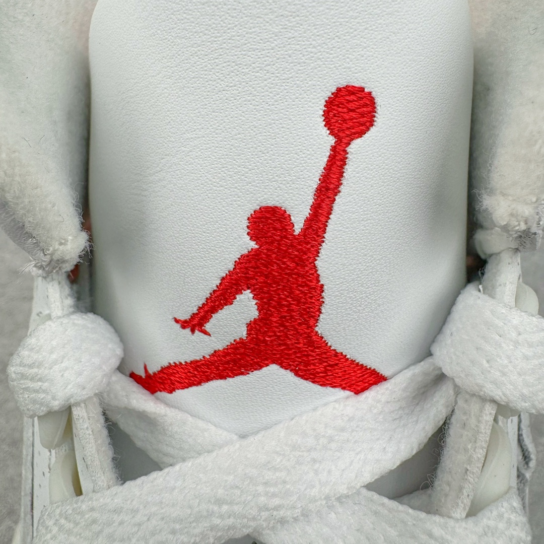 图片[15]-＃GX纯原 Air Jordan AJ3 Retro 做旧白水泥 DN3707-100 圈内最强三代系列 匠心打造 开发时长超过半年 目前可过各类鉴定或无法鉴定 裸鞋随便操作 全套原纸板楦头开发 原厂大底磨具加持立体防滑纹理 原装可视Air Sole气垫 原汁原味最完美的三代版型 唯一正确鞋头趴度弧度高度鞋身腰线 原厂TPU彩虹扎染后跟饰片 正确内里反口里网布 皮料菱角分明不变形无多余毛边 广东原厂zp同批次手工大底描漆拉丝 市场唯一原厂鞋扣模具 原厂织唛标 原厂飞人电绣工艺 尾指中部跳三针 独家绑鞋带手法 印刷中底布 四线拉帮 米色美纹纸贴合固定 进口港宝加持 后跟自然饱满 全鞋荧光划线卡点 追求极致完美 每一双都是工艺品 多重QC质检 超越公司货的品控标准 实实在在的免检产品 尺码：40 40.5 41 42 42.5 43 44 44.5 45 45.5 46 47.5 48.5-选品中心
