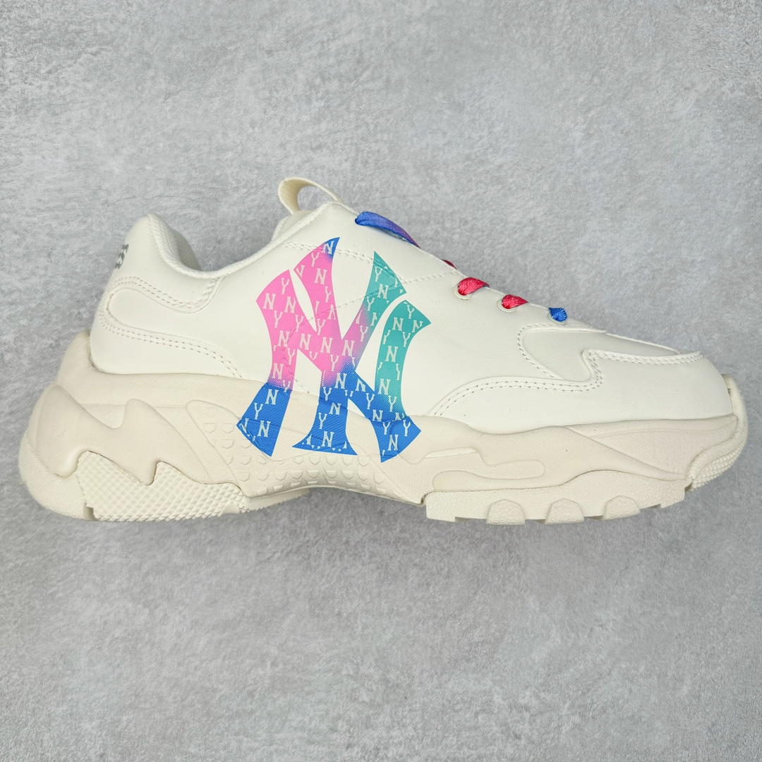 ＃特价福利 MLB BigBall Chunky纽约洋基队增高复古风印花老爹鞋 MLB是韩国F&F旗下潮流服装品牌 拥有150年历史的经典传统 是街头文化和国际生活方式的领导者 MLB拥有包括男装、女装、童装、配饰在内的全品类服饰 提供覆盖各性别、各年龄层、From Head to Toe的穿搭装备 其产品结合了韩国的时尚造型与质感 展现了运动服饰也可以兼具时尚潮流的风格 在产品设计上 MLB不仅融合了美国职业棒球大联盟的各当家球队 更结合了棒球运动中的各个元素 复古风范自信控场 复古鞋型率先勾描独特的自我态度 在经典线条与时尚元素的精彩交织下刷新街头复古运动风潮 质感十足兼备卓越的舒适透气性能迎合夏日追求的自在脚感。尺码：36 36.5 37.5 38 38.5 39 40 40.5 41 42 42.5 43 44 44.5 45-选品中心