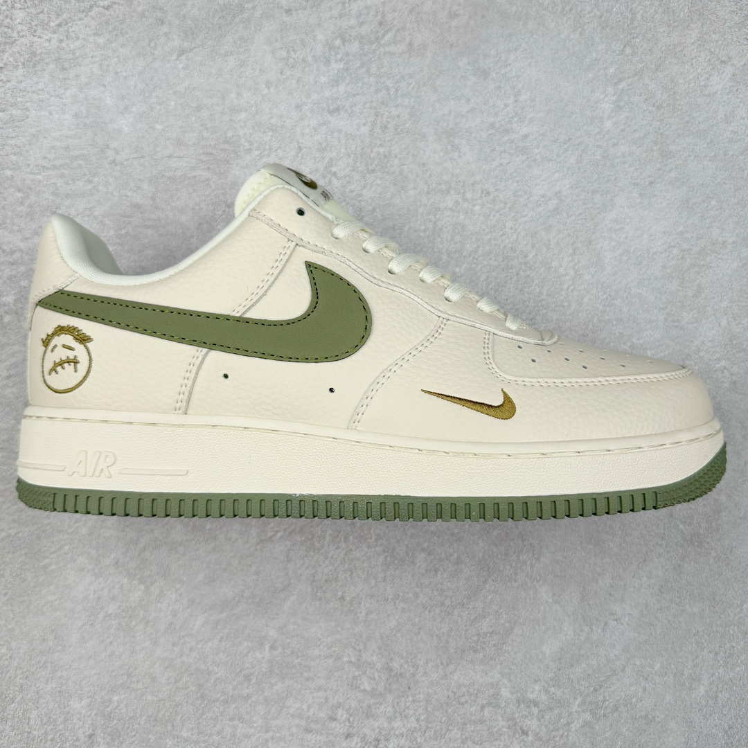 NK Air Force 1´07 Low 空军一号低帮百搭休闲运动板鞋 DF0180-007 柔软、弹性十足的缓震性能和出色的中底设计 横跨复古与现代的外型结合 造就出风靡全球 三十多年的Force 1 直到今天还深受青睐 尺码：36 36.5 37.5 38 38.5 39 40 40.5 41 42 42.5 43 44 44.5 45-选品中心