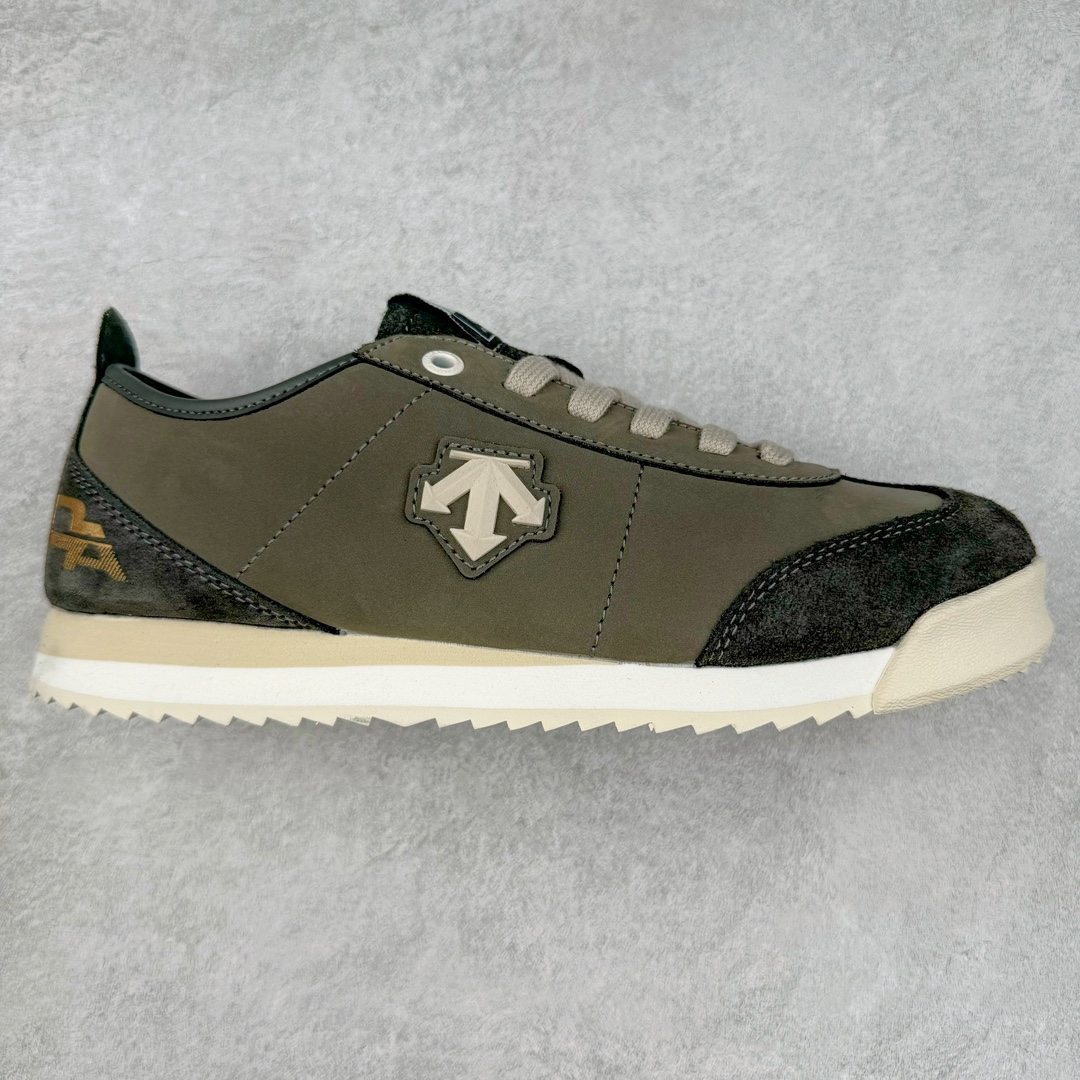 DESCENTE CHRON LTR 迪桑特皮面系带舒适百搭防滑耐磨低帮生活休闲鞋 原楦原纸版开发版型 鞋底设计有特殊的纹理或材料 以增加摩擦力 减少滑倒的风险 使用耐用的材料制成 能够承受长时间的使用和摩擦 减少磨损 尺码：36 36.5 37 38 38.5 39 40 40.5 41 42 42.5 43 44 44.5 45-选品中心