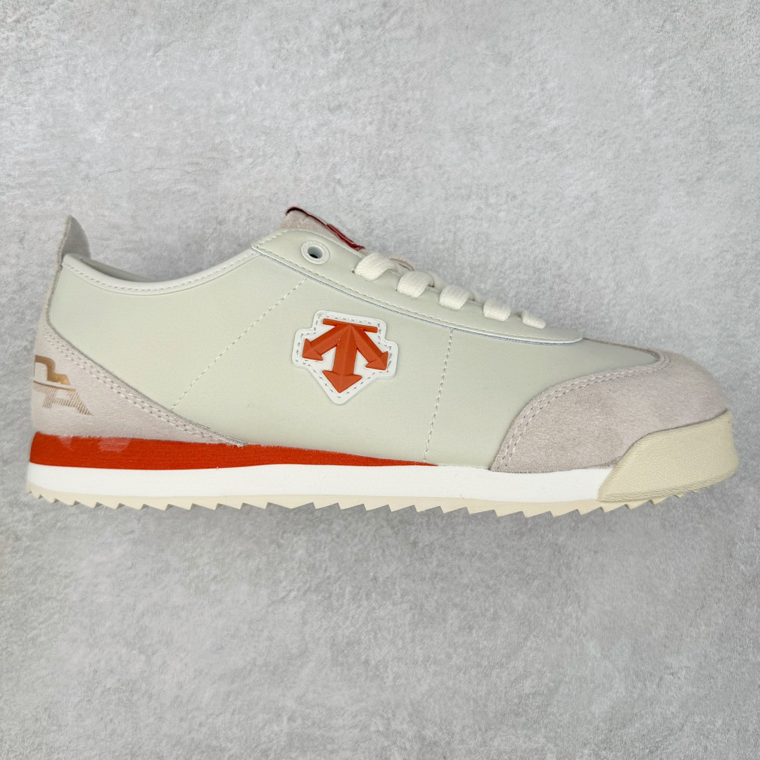 DESCENTE CHRON LTR 迪桑特皮面系带舒适百搭防滑耐磨低帮生活休闲鞋 原楦原纸版开发版型 鞋底设计有特殊的纹理或材料 以增加摩擦力 减少滑倒的风险 使用耐用的材料制成 能够承受长时间的使用和摩擦 减少磨损 尺码：36 36.5 37 38 38.5 39 40 40.5 41 42 42.5 43 44 44.5 45-选品中心