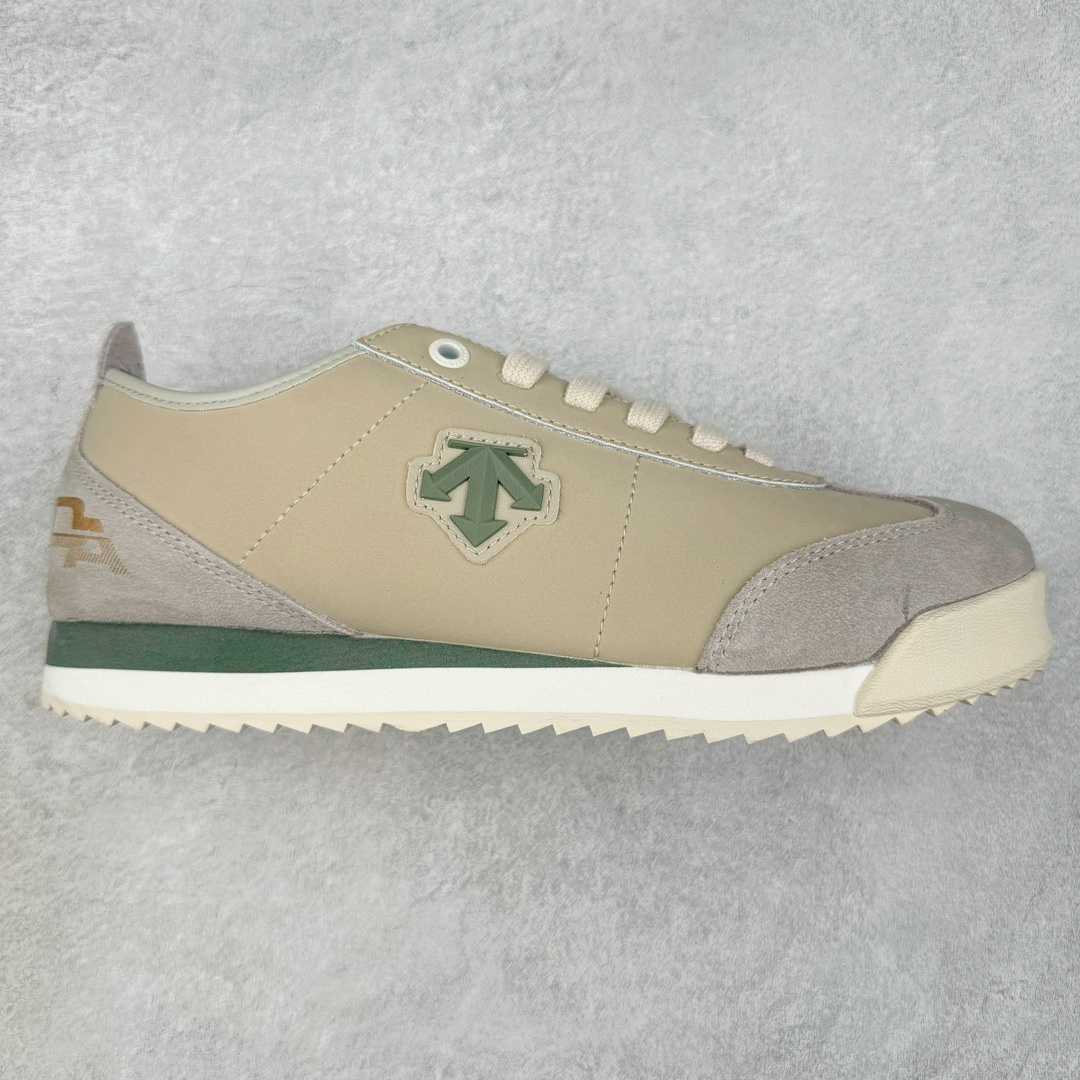 DESCENTE CHRON LTR 迪桑特皮面系带舒适百搭防滑耐磨低帮生活休闲鞋 原楦原纸版开发版型 鞋底设计有特殊的纹理或材料 以增加摩擦力 减少滑倒的风险 使用耐用的材料制成 能够承受长时间的使用和摩擦 减少磨损 尺码：36 36.5 37 38 38.5 39 40 40.5 41 42 42.5 43 44 44.5 45-选品中心