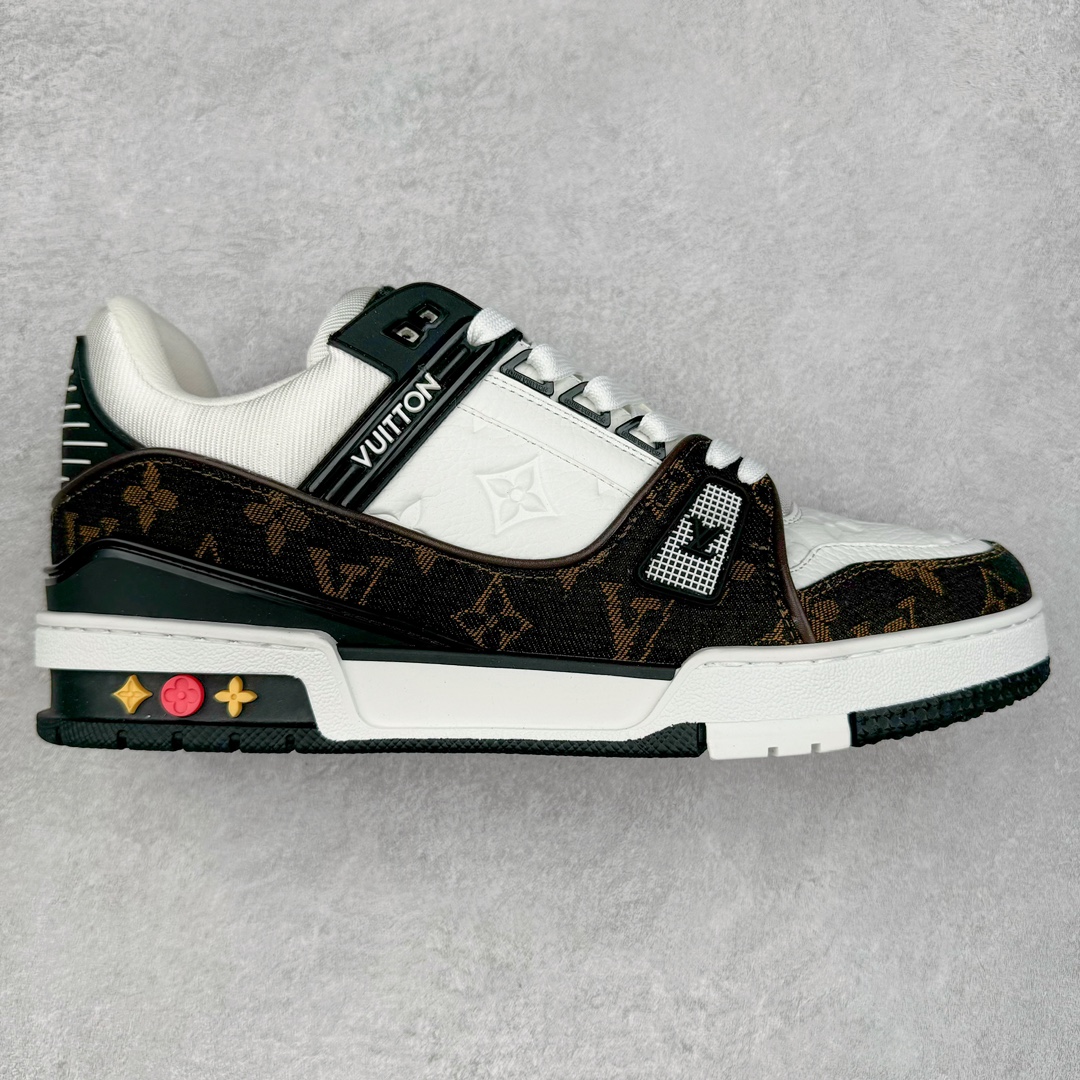 Louis Vuitton Trainer lv时装走秀运动鞋 高尔夫系列 全网最全配色更新最快 最成熟的做工稳定的品控 完美鞋型超高的清洁度 零毛边线头瑕疵 全套原楦原纸版原鞋开模 全网最具灵魂的版型 正确原装黄色鞋盒 正确中底印花 鞋面印花3D高频深度立体 全鞋电脑针车 紧密相连 针距密度一致 环保乳胶注塑鞋垫 厚度脚感还原原版 皮面裁剪部位 统一油边封口工艺 原装橡胶大底含胶量大底组合零偏差 专柜全套包装 防尘袋 说明书 质保卡 男女鞋 尺码：35 36 37 38 39 40 41 42 43 44 45-选品中心