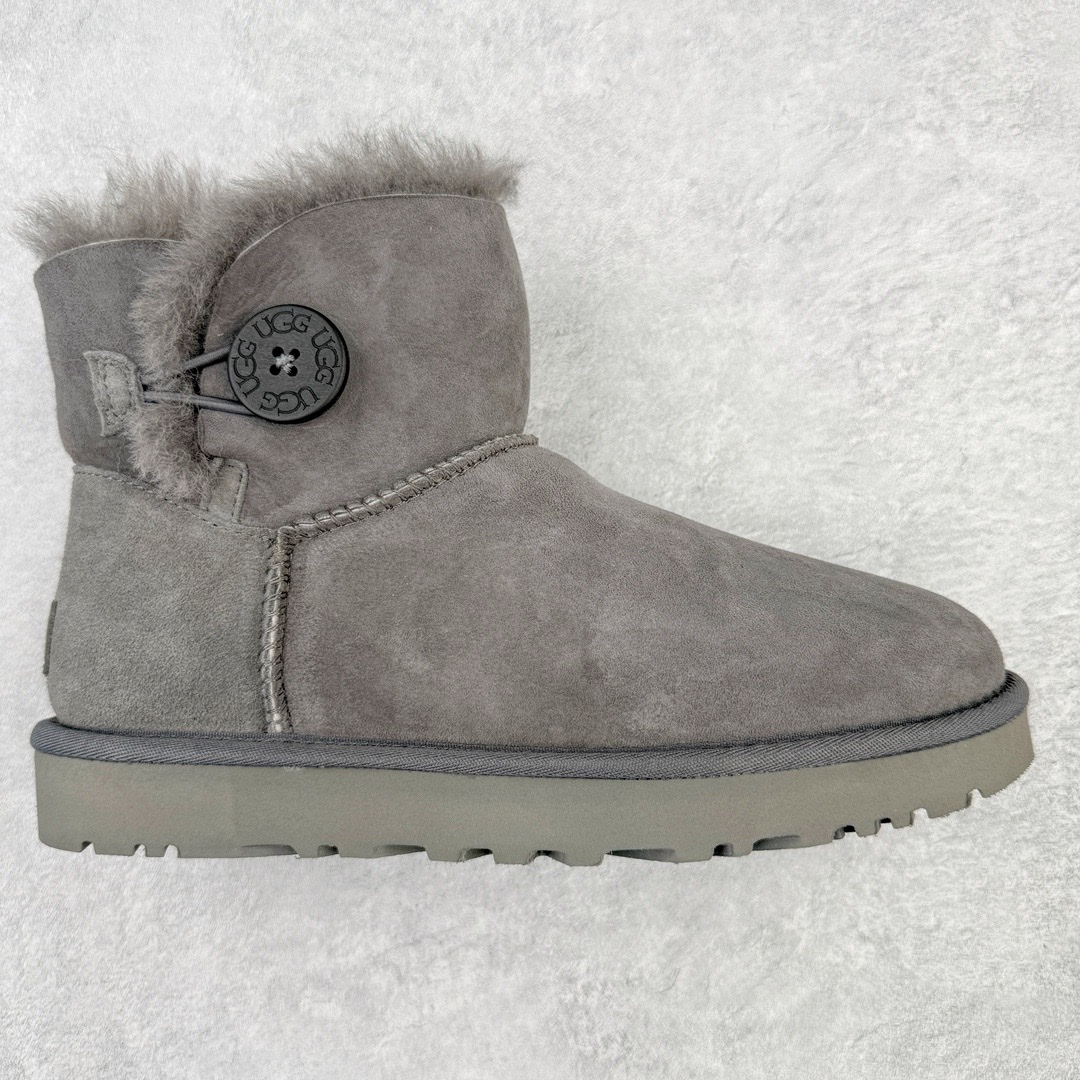 ＃平台特供纯原福利 UGG 经典秋冬羊皮毛一体雪地靴 私人订单价格匠心定位 桑坡大厂直供 拒绝高利润 区别杀猪版本 隆丰A级澳洲进口羊皮毛一体 完全遵循ZP工艺流程 代工厂原厂版师 秉承无原鞋不开发选择 注重每一处细节 市面最正版型 TREADLITE\\\”轻翼\\\”科技外底 轻便/耐用/柔韧/桩型【售后郑重承诺】一个月内若出现重大脱胶/断底等质量问题 直接为您换新 翻毛皮鞋面 细腻亲肤再生聚酯纤维滚边 舒适易打理 保暖性佳 UGG plush™ 里衬和内底 茸软亲肤 舒适暖足 经典鞋型搭配轻盈厚底 稳稳拿捏秋冬出街时髦造型 Treadlite by UGG 轻翼大底 轻盈缓震 为双足减负 舒适轻便 助你轻松畅玩整天 尺码：35 36 37 38 39 40-选品中心