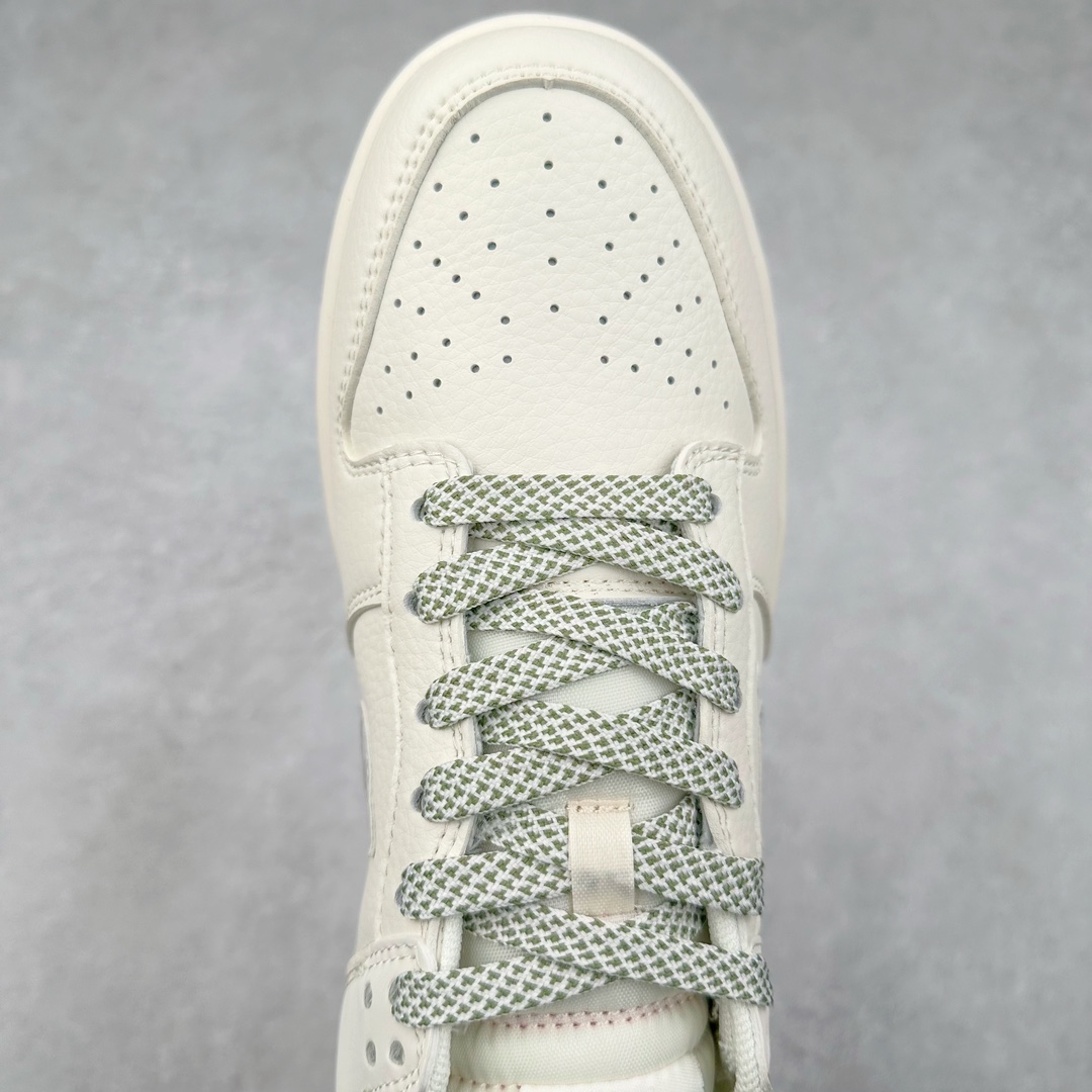 图片[4]-NK Dunk Low 定制配色 XX2025-330 大厂出品 极力推荐 原装头层材料 独家版型蒸餾加工帶來的是更好的视觉和脚感体验大厂纯原品质出货 清洁度 电绣工艺 皮料切割干净无任何毛边 细节完美 尺码：36 36.5 37.5 38 38.5 39 40 40.5 41 42 42.5 43 44 44.5 45 46 47.5-选品中心