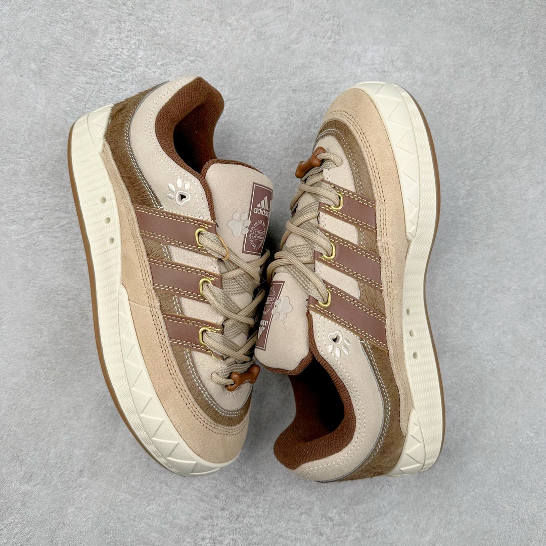 图片[3]-＃C版纯原 AD Originals Campus 00s 学院系列面包风经典复古低帮百搭休闲运动板鞋 JQ2611 原鞋开发 正确版型 市面唯一全鞋采用原厂头层SD皮料 正确宽版鞋盒 清洁度完美 诠释最高工艺 这次 Originals 选择了以经典复古鞋型 Campus 为蓝本打造全新面包鞋 这款鞋型联名不断 冠希当年对它更是钟爱有加 论牌面丝毫不输贝壳头、Forum 等大热鞋型 这次 Campus 一改 80 年代的瘦长造型 鞋舌、鞋身、鞋底甚至细节都变大了 营造出千禧年前后流行的面包鞋宽大廓形 因此鞋名改为 Campus 00s 鞋身采用绒面皮料搭配白色常规皮革 质感上还是延续了经典 Campus 的设计 鞋舌填充更加饱满 让鞋款整体看起来更加圆润 搭配上这款浅蓝配色 「蓝胖子」造型真的很可爱 鞋舌还加入了与以往 Campus 不同的全新三叶草 Logo 令造型更具千禧气息 鞋带也采用了加宽的设计 如果你不喜欢 这次还附送了传统鞋带可以替换 鞋底采用了米黄做旧设计 凸显鞋款的复古年代感 除了清新可人的浅蓝配色 还有一款酷灰配色 造型更加硬朗复古 而且相比浅蓝配色更加耐脏 尺码：36 36⅔ 37⅓ 38 38⅔ 39⅓ 40 40⅔ 41⅓ 42 42⅔ 43⅓ 44 44 ⅓ 45-选品中心