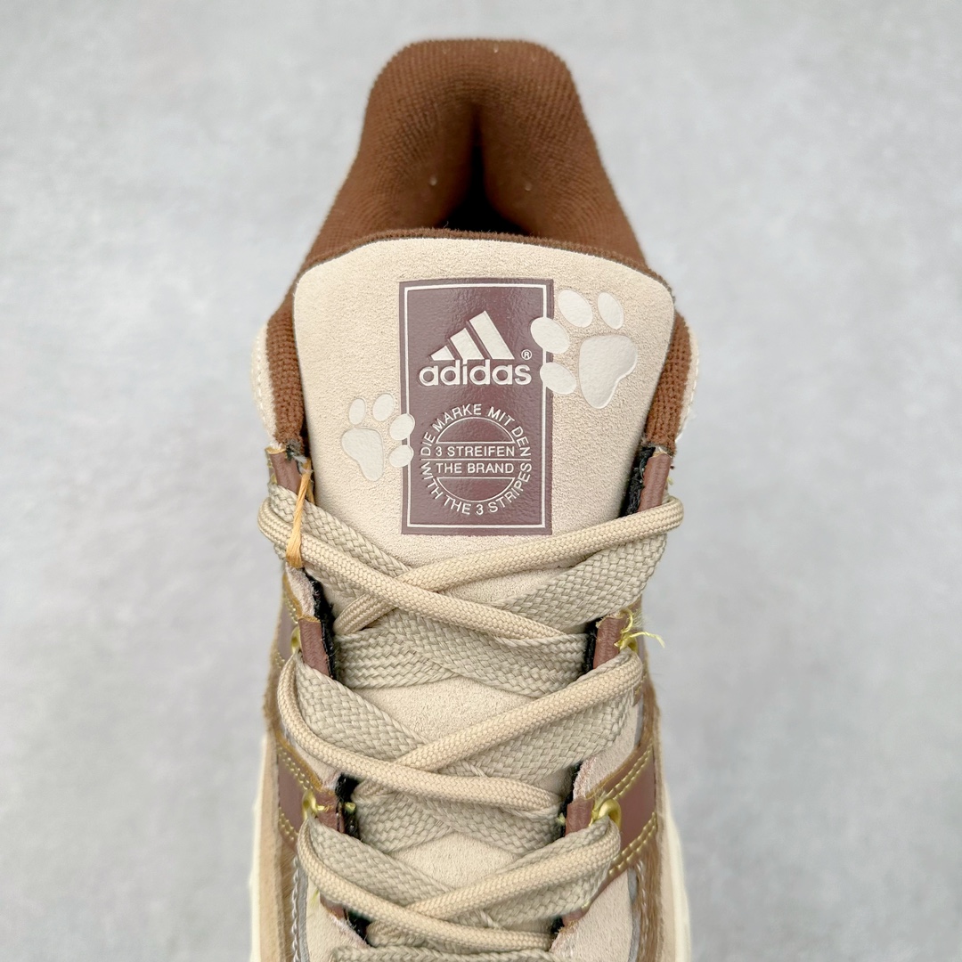 图片[5]-＃C版纯原 AD Originals Campus 00s 学院系列面包风经典复古低帮百搭休闲运动板鞋 JQ2611 原鞋开发 正确版型 市面唯一全鞋采用原厂头层SD皮料 正确宽版鞋盒 清洁度完美 诠释最高工艺 这次 Originals 选择了以经典复古鞋型 Campus 为蓝本打造全新面包鞋 这款鞋型联名不断 冠希当年对它更是钟爱有加 论牌面丝毫不输贝壳头、Forum 等大热鞋型 这次 Campus 一改 80 年代的瘦长造型 鞋舌、鞋身、鞋底甚至细节都变大了 营造出千禧年前后流行的面包鞋宽大廓形 因此鞋名改为 Campus 00s 鞋身采用绒面皮料搭配白色常规皮革 质感上还是延续了经典 Campus 的设计 鞋舌填充更加饱满 让鞋款整体看起来更加圆润 搭配上这款浅蓝配色 「蓝胖子」造型真的很可爱 鞋舌还加入了与以往 Campus 不同的全新三叶草 Logo 令造型更具千禧气息 鞋带也采用了加宽的设计 如果你不喜欢 这次还附送了传统鞋带可以替换 鞋底采用了米黄做旧设计 凸显鞋款的复古年代感 除了清新可人的浅蓝配色 还有一款酷灰配色 造型更加硬朗复古 而且相比浅蓝配色更加耐脏 尺码：36 36⅔ 37⅓ 38 38⅔ 39⅓ 40 40⅔ 41⅓ 42 42⅔ 43⅓ 44 44 ⅓ 45-选品中心