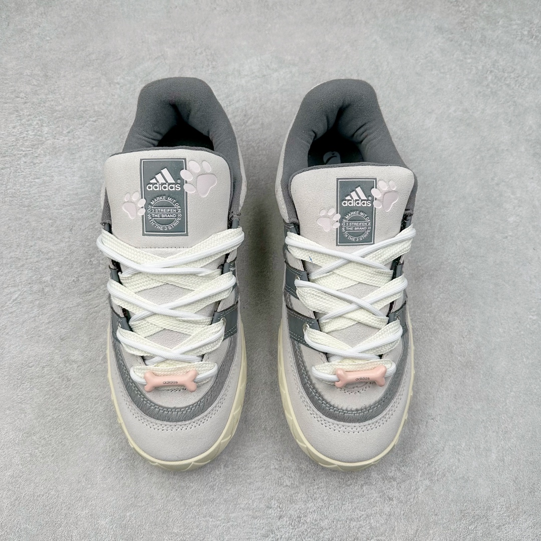 图片[2]-＃C版纯原 AD Originals Campus 00s 学院系列面包风经典复古低帮百搭休闲运动板鞋 JQ2612 原鞋开发 正确版型 市面唯一全鞋采用原厂头层SD皮料 正确宽版鞋盒 清洁度完美 诠释最高工艺 这次 Originals 选择了以经典复古鞋型 Campus 为蓝本打造全新面包鞋 这款鞋型联名不断 冠希当年对它更是钟爱有加 论牌面丝毫不输贝壳头、Forum 等大热鞋型 这次 Campus 一改 80 年代的瘦长造型 鞋舌、鞋身、鞋底甚至细节都变大了 营造出千禧年前后流行的面包鞋宽大廓形 因此鞋名改为 Campus 00s 鞋身采用绒面皮料搭配白色常规皮革 质感上还是延续了经典 Campus 的设计 鞋舌填充更加饱满 让鞋款整体看起来更加圆润 搭配上这款浅蓝配色 「蓝胖子」造型真的很可爱 鞋舌还加入了与以往 Campus 不同的全新三叶草 Logo 令造型更具千禧气息 鞋带也采用了加宽的设计 如果你不喜欢 这次还附送了传统鞋带可以替换 鞋底采用了米黄做旧设计 凸显鞋款的复古年代感 除了清新可人的浅蓝配色 还有一款酷灰配色 造型更加硬朗复古 而且相比浅蓝配色更加耐脏 尺码：36 36⅔ 37⅓ 38 38⅔ 39⅓ 40 40⅔ 41⅓ 42 42⅔ 43⅓ 44 44 ⅓ 45-选品中心